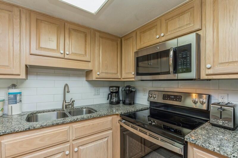 HOLIDAY SURF & RACQUET CLUB - Residential