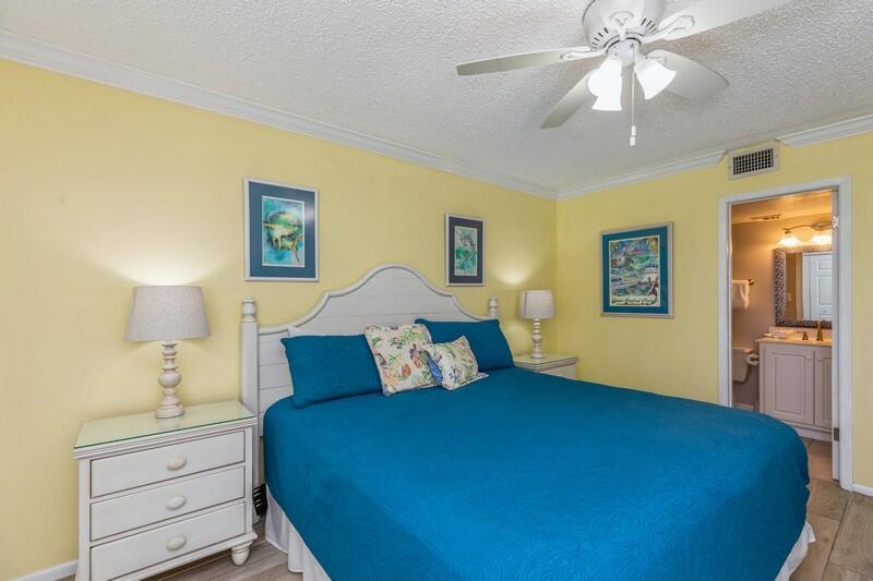 HOLIDAY SURF & RACQUET CLUB - Residential