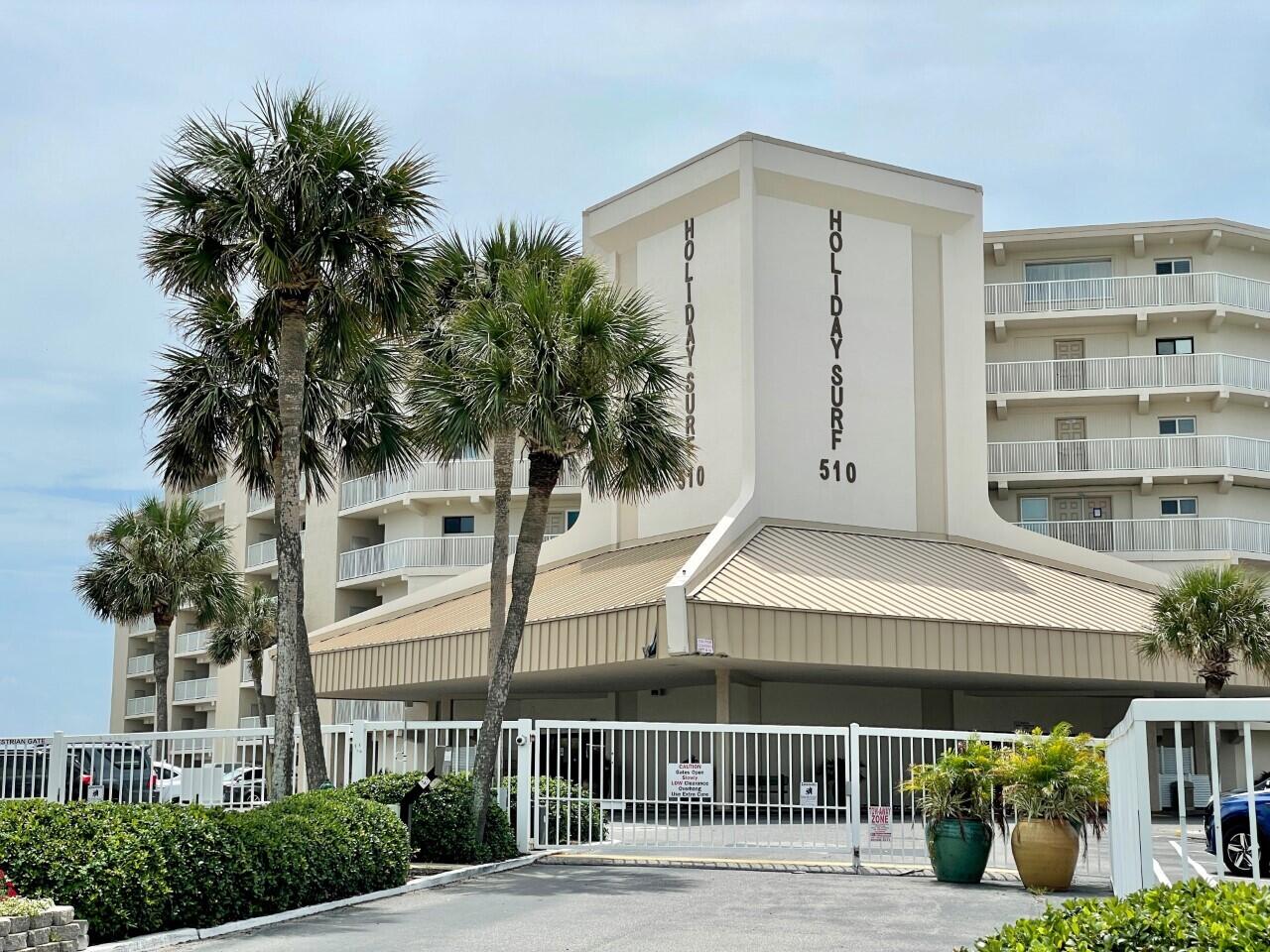 HOLIDAY SURF & RACQUET CLUB - Residential