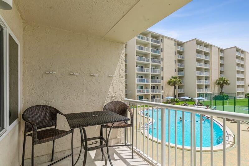 HOLIDAY SURF & RACQUET CLUB - Residential