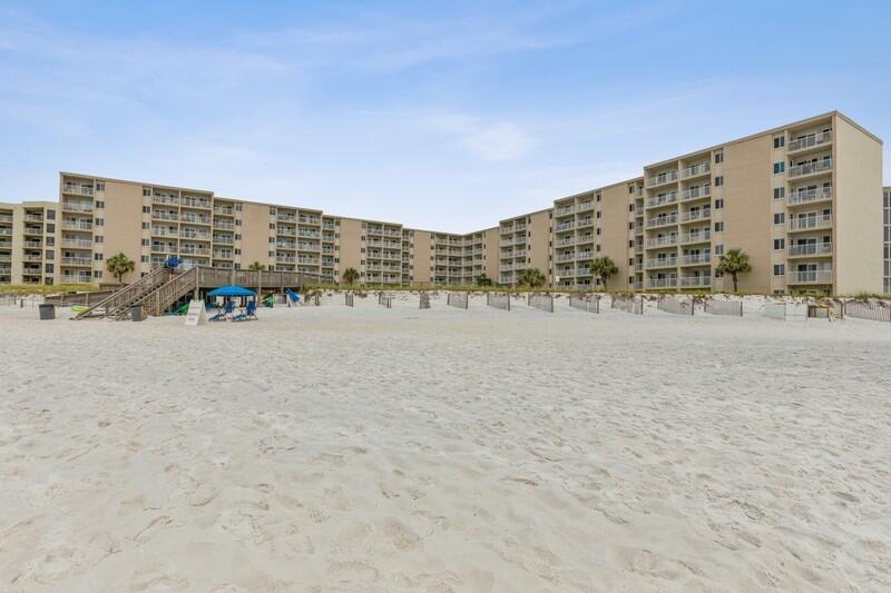 HOLIDAY SURF & RACQUET CLUB - Residential