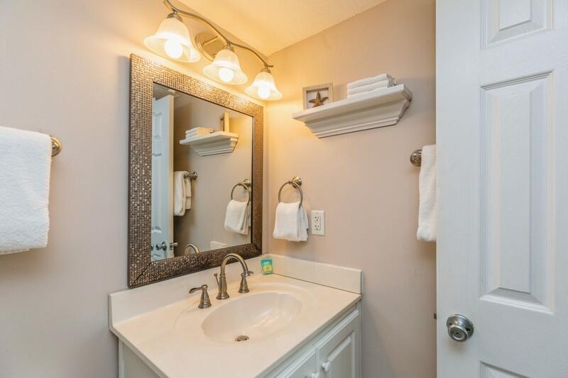 HOLIDAY SURF & RACQUET CLUB - Residential