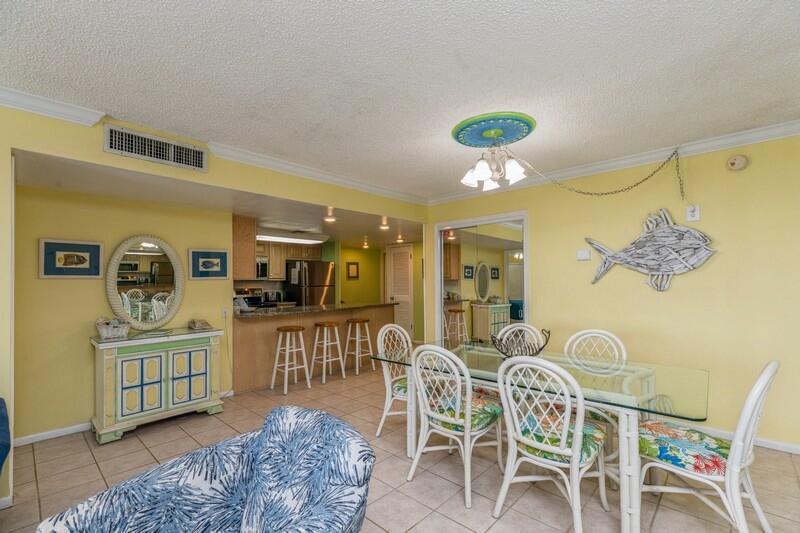 HOLIDAY SURF & RACQUET CLUB - Residential