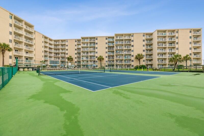 HOLIDAY SURF & RACQUET CLUB - Residential