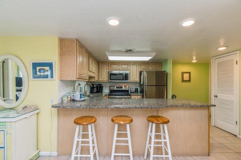 HOLIDAY SURF & RACQUET CLUB - Residential