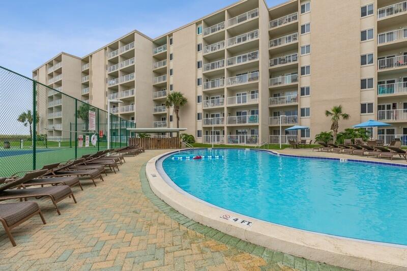 HOLIDAY SURF & RACQUET CLUB - Residential