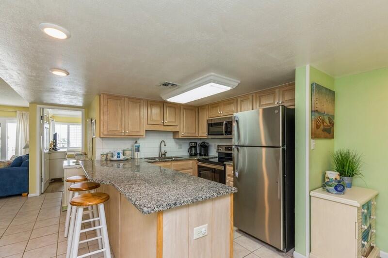 HOLIDAY SURF & RACQUET CLUB - Residential