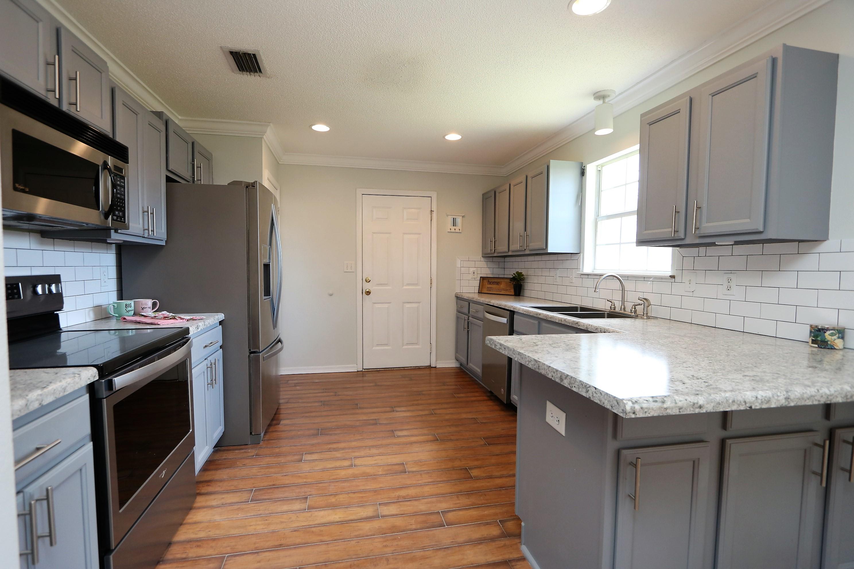 LAUREL OAKS - Residential