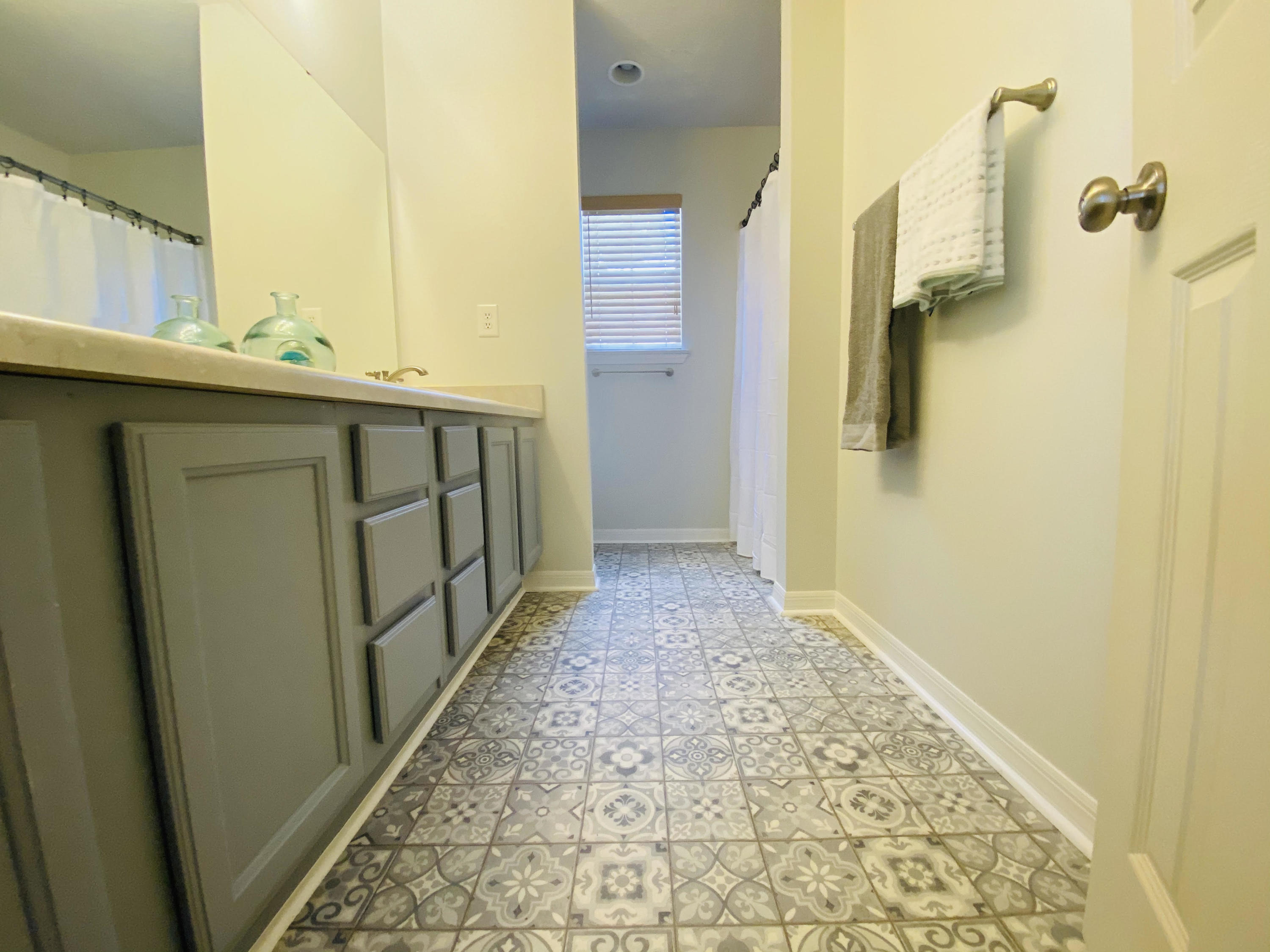 LAUREL OAKS - Residential