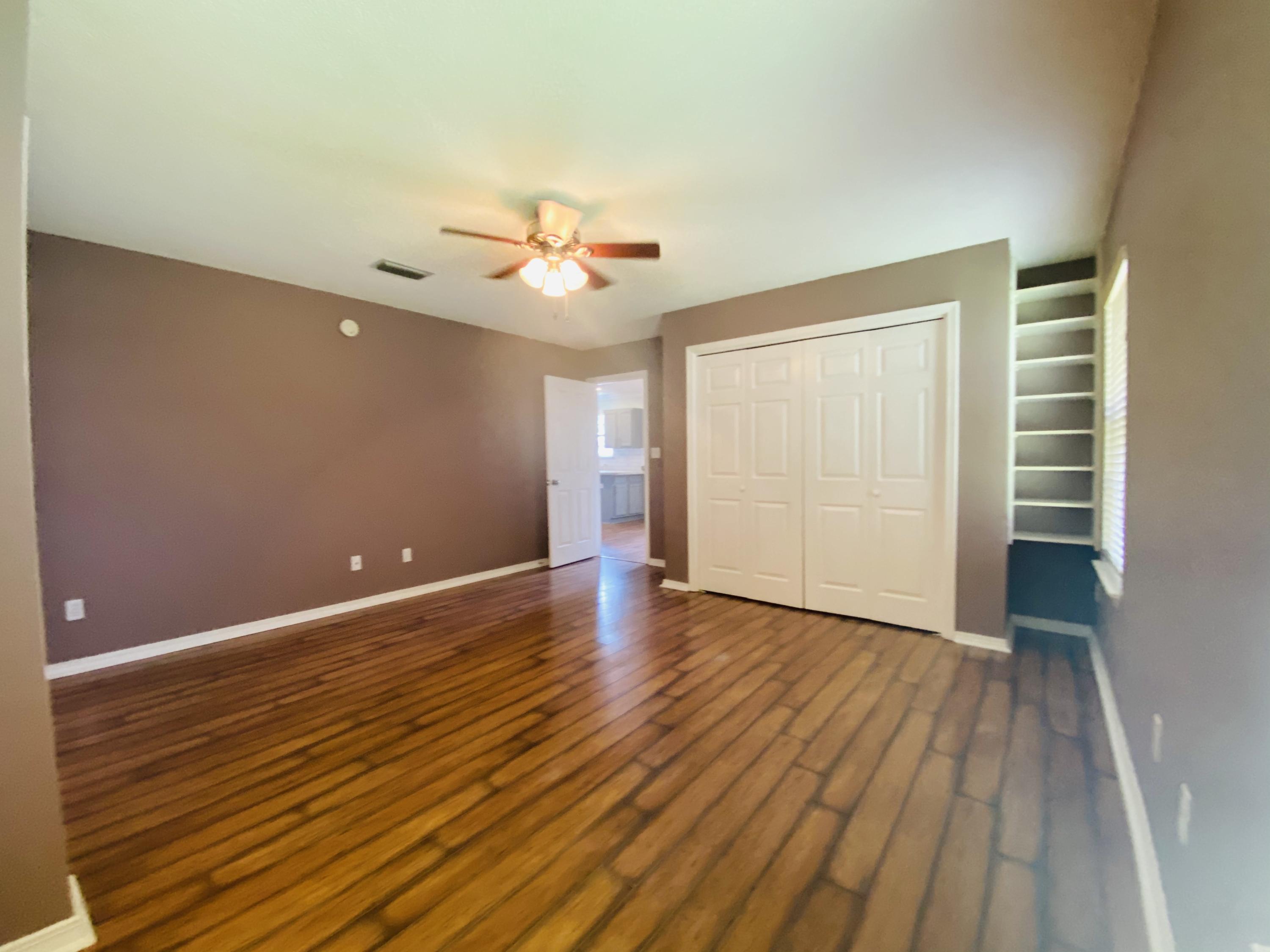 LAUREL OAKS - Residential