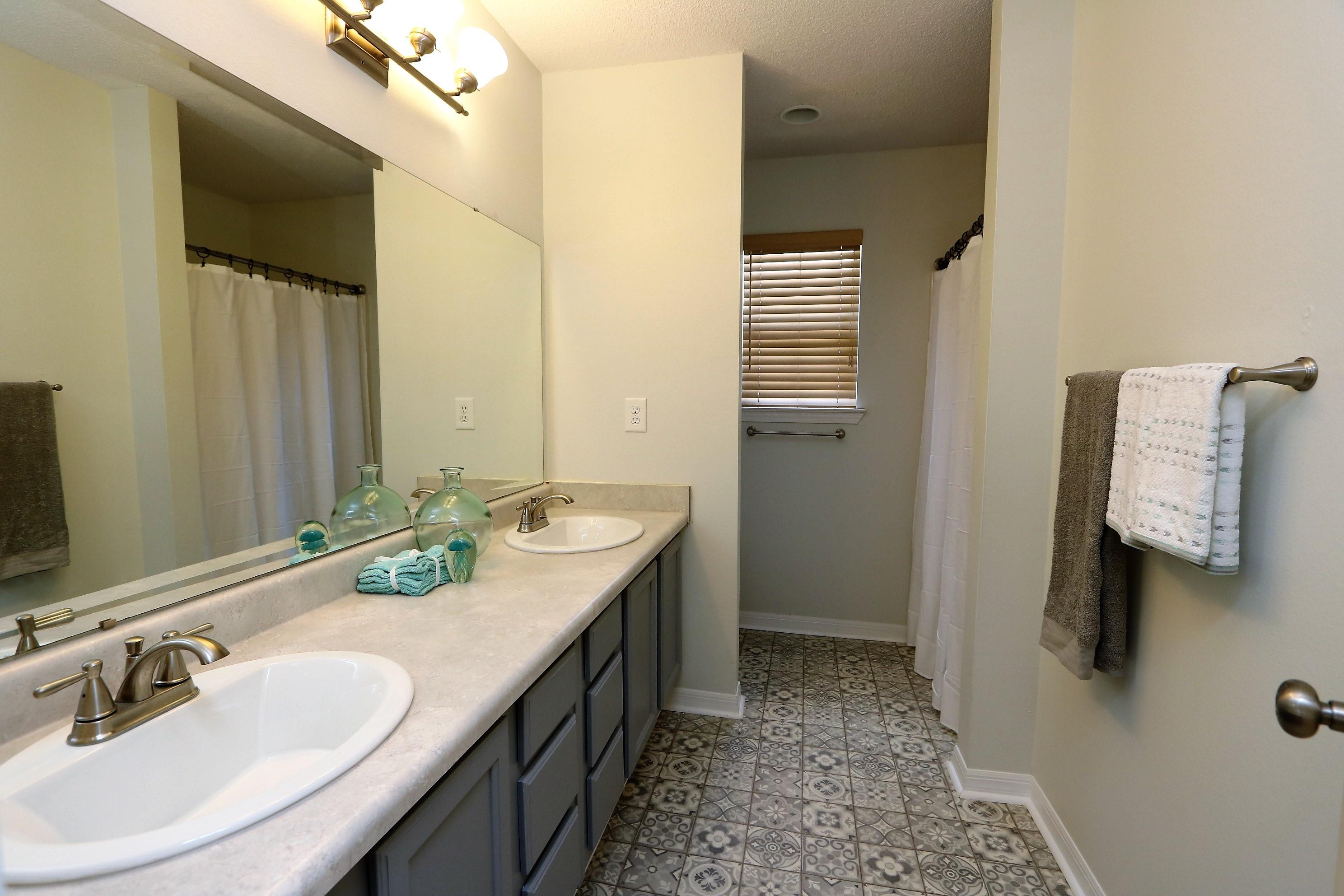 LAUREL OAKS - Residential