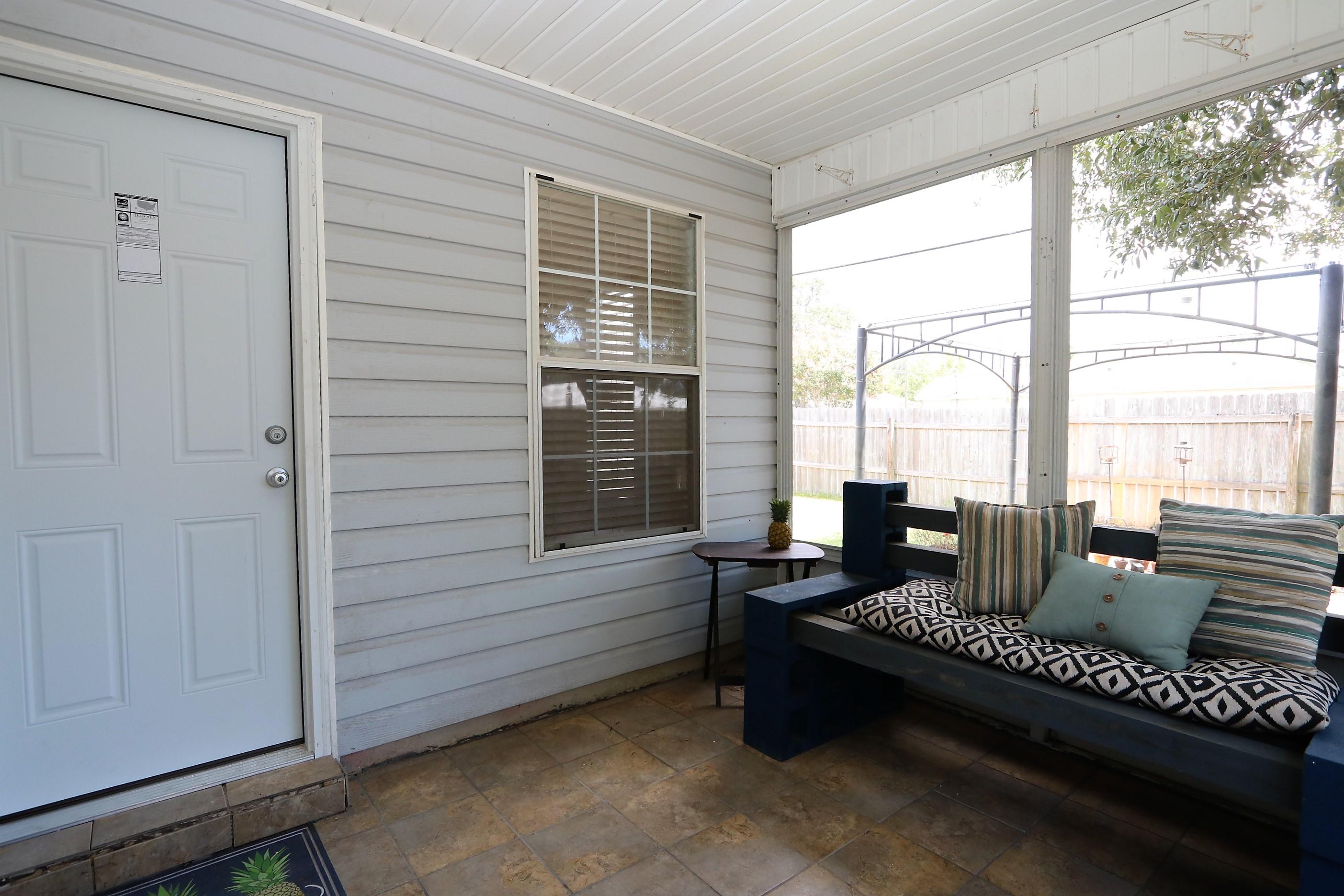 LAUREL OAKS - Residential