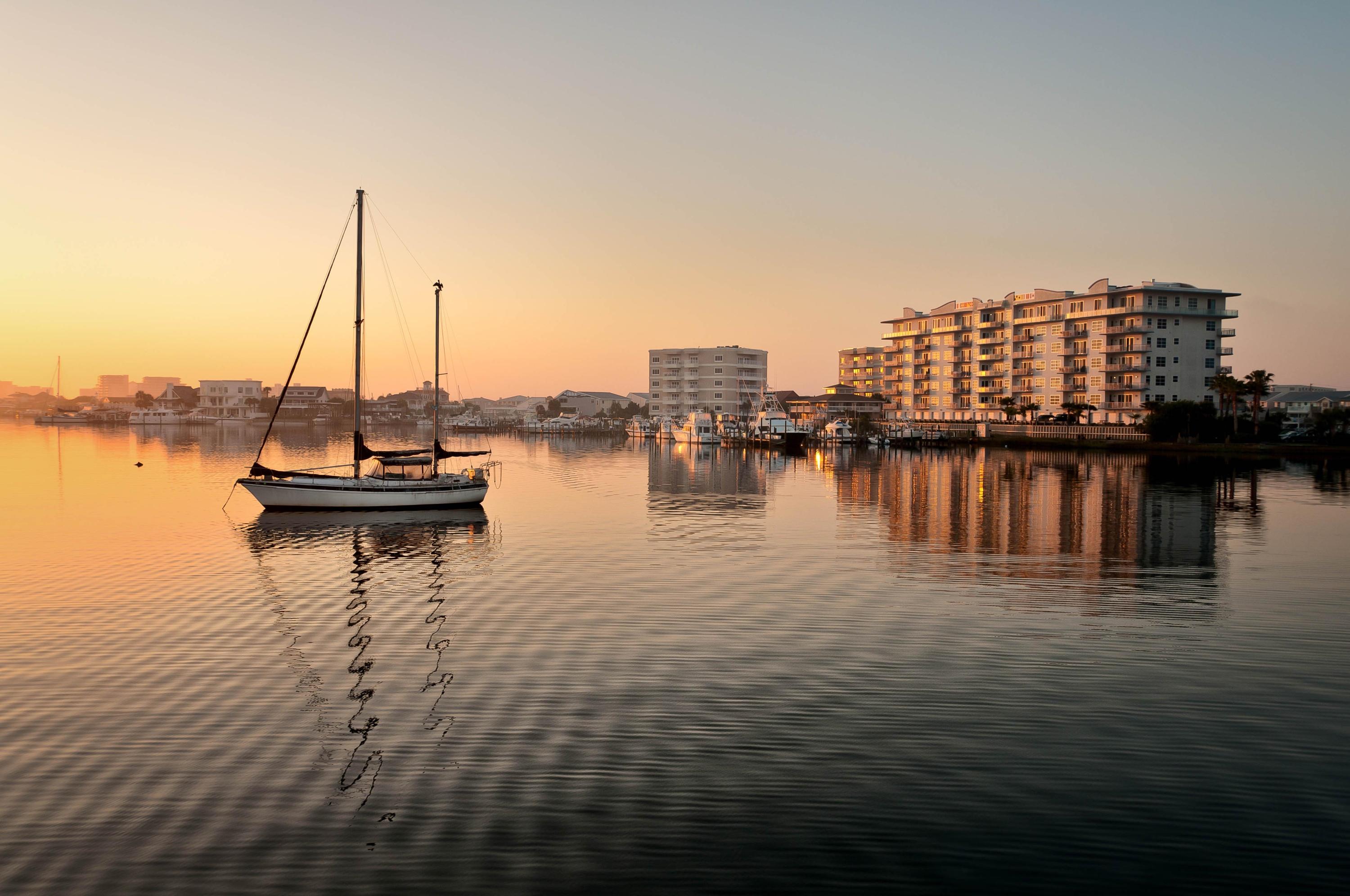 HARBOR LIGHTS - Residential