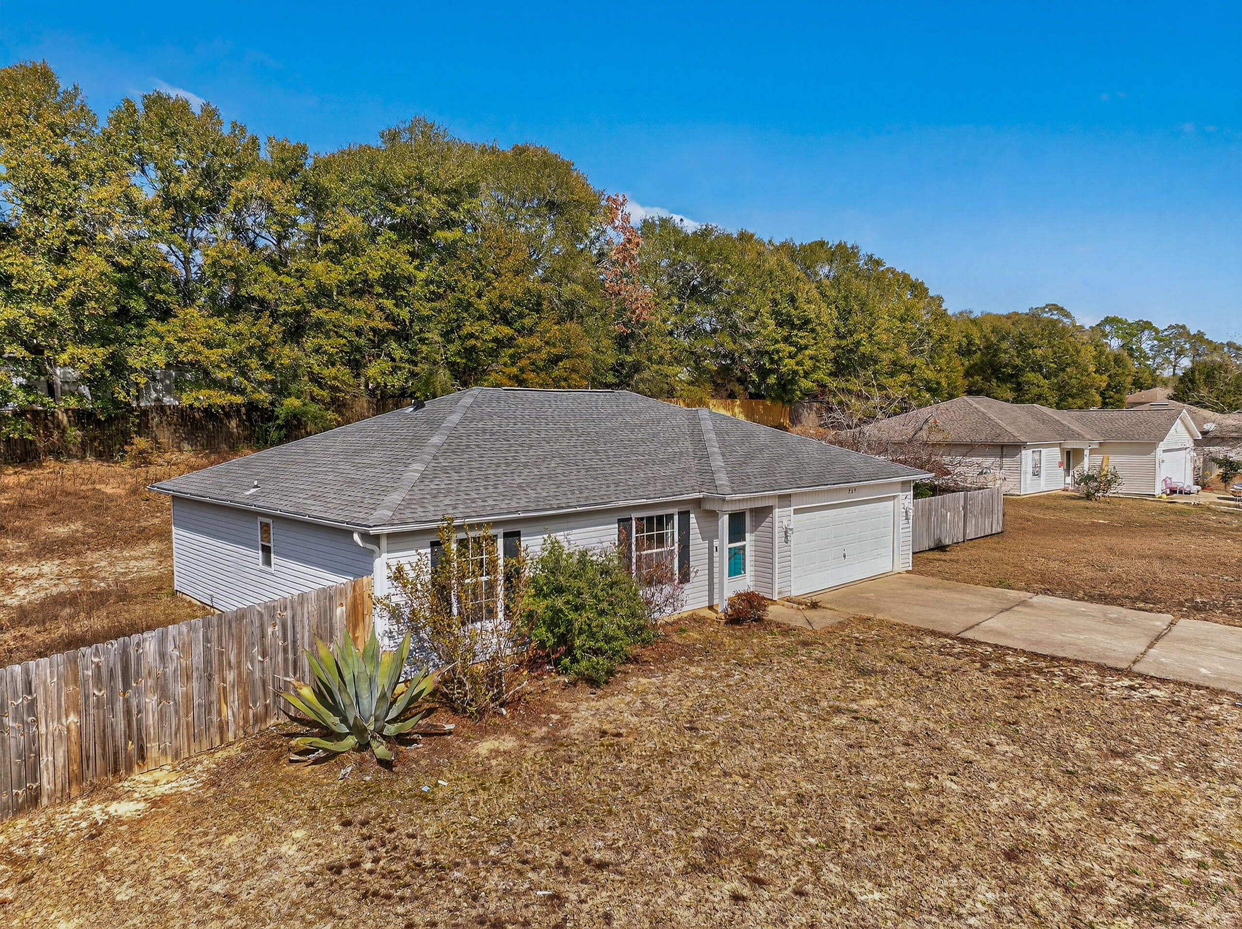 RIDGE CREST PH II LOT 17 BLK C - Residential