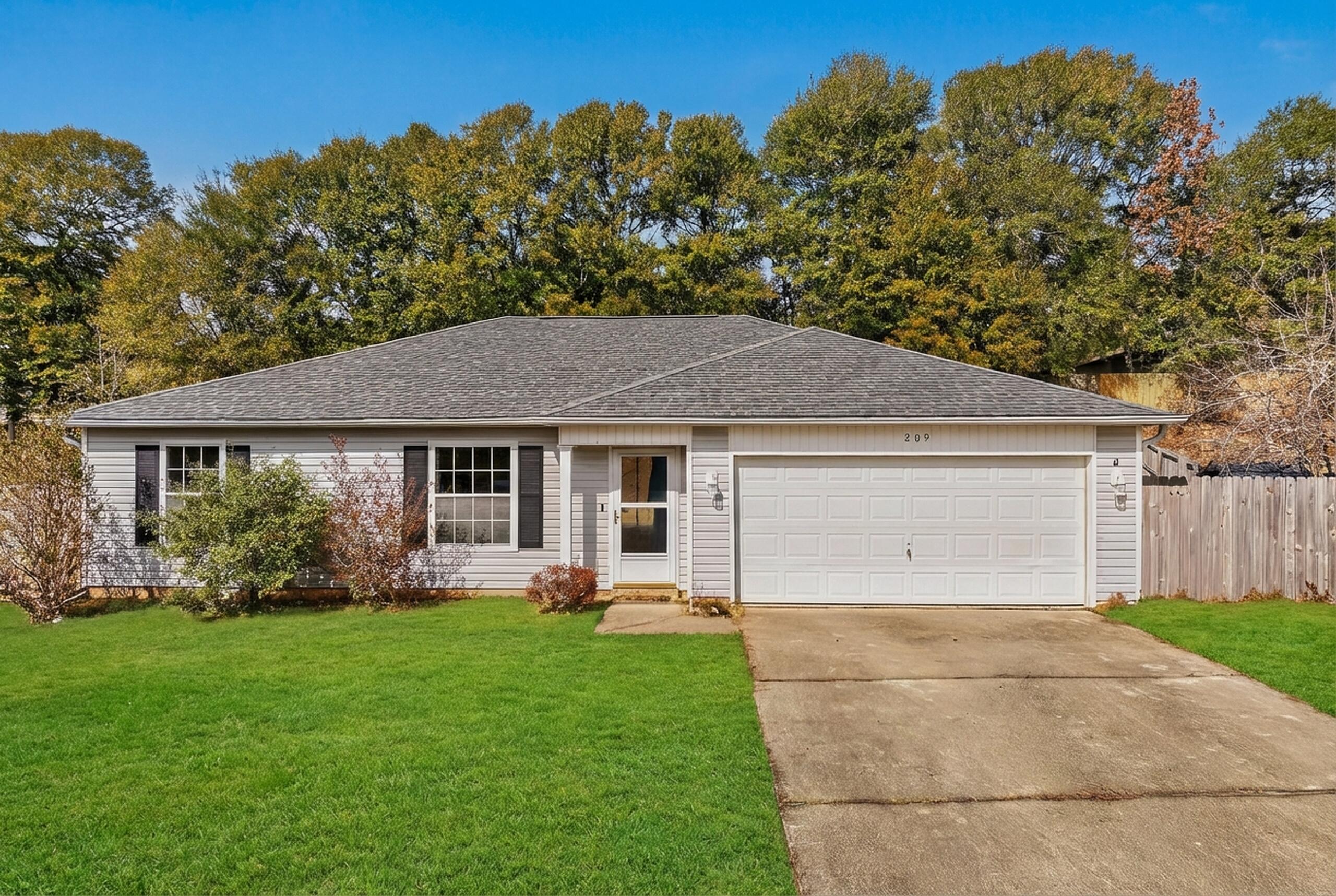 RIDGE CREST PH II LOT 17 BLK C - Residential