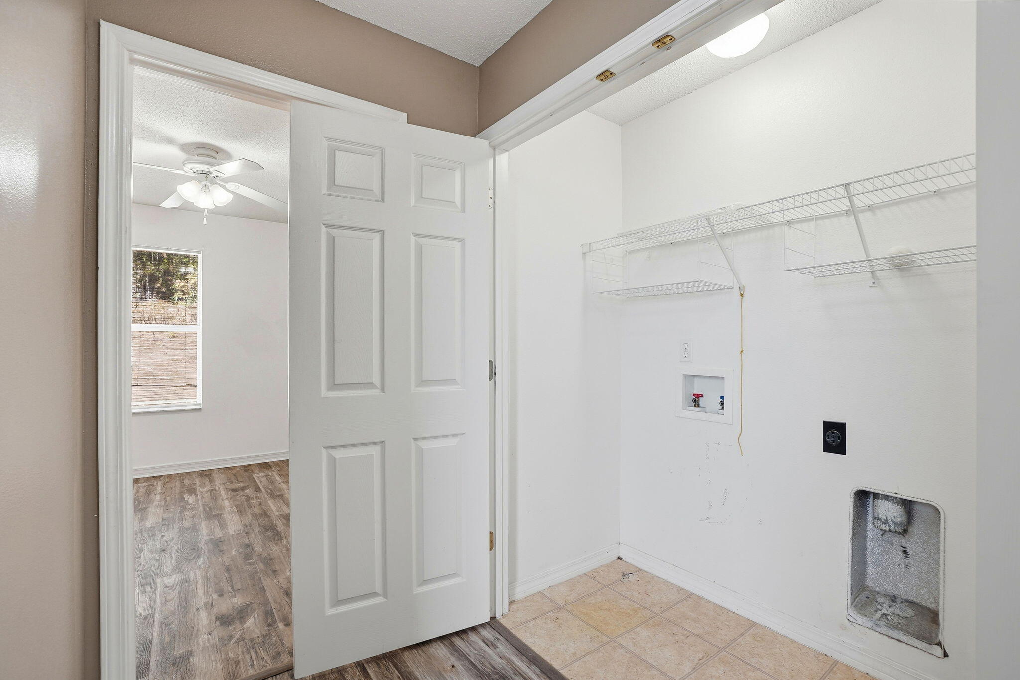 RIDGE CREST PH II LOT 17 BLK C - Residential