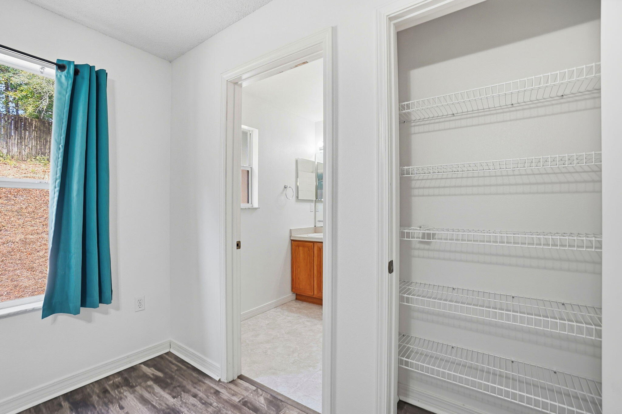 RIDGE CREST PH II LOT 17 BLK C - Residential