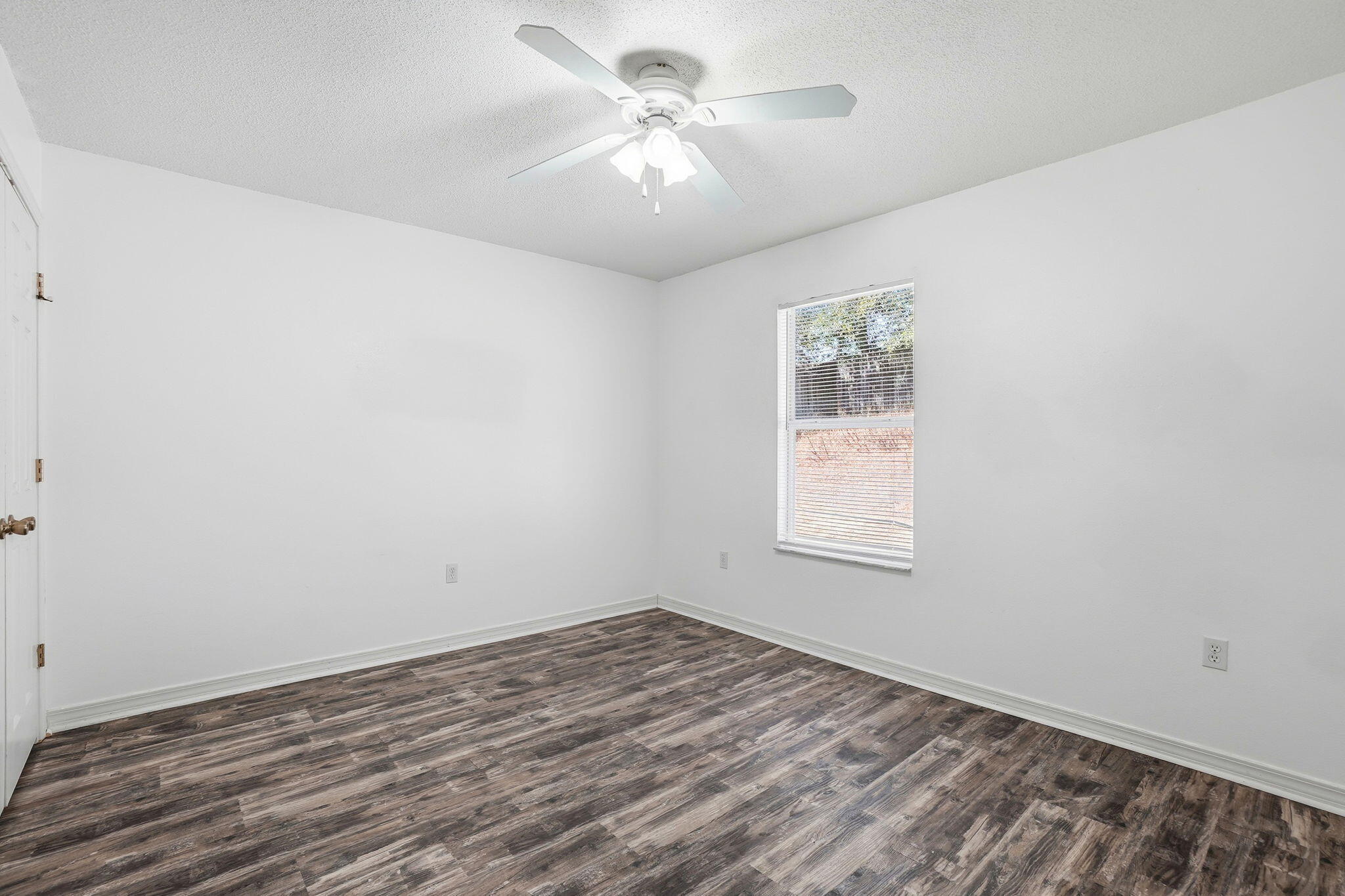 RIDGE CREST PH II LOT 17 BLK C - Residential