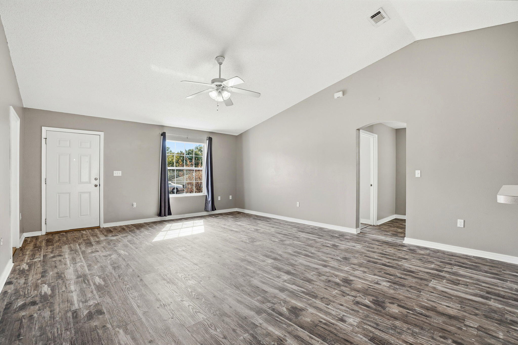 RIDGE CREST PH II LOT 17 BLK C - Residential