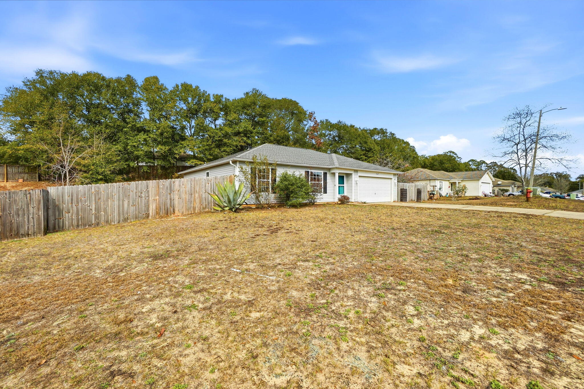 RIDGE CREST PH II LOT 17 BLK C - Residential