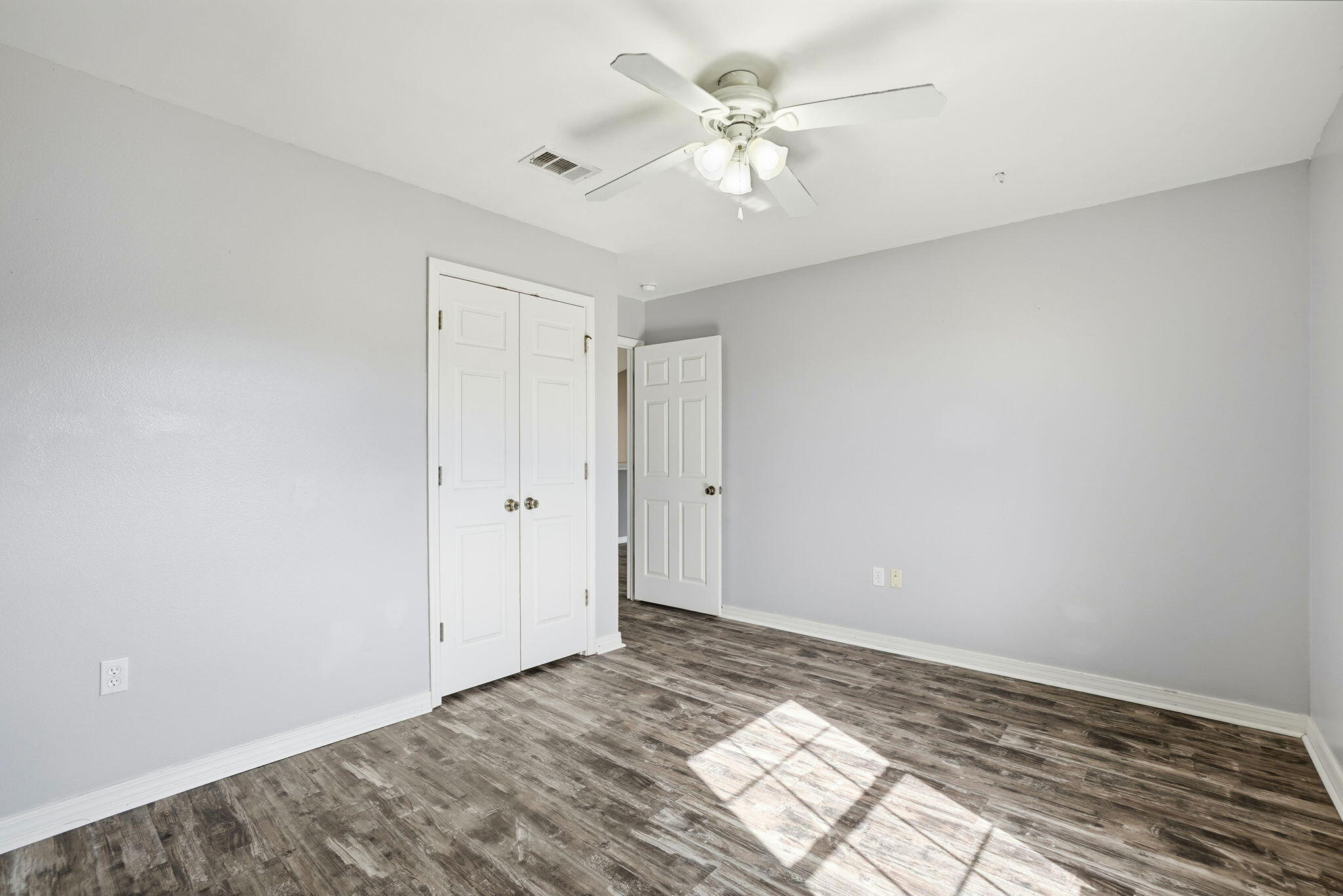 RIDGE CREST PH II LOT 17 BLK C - Residential