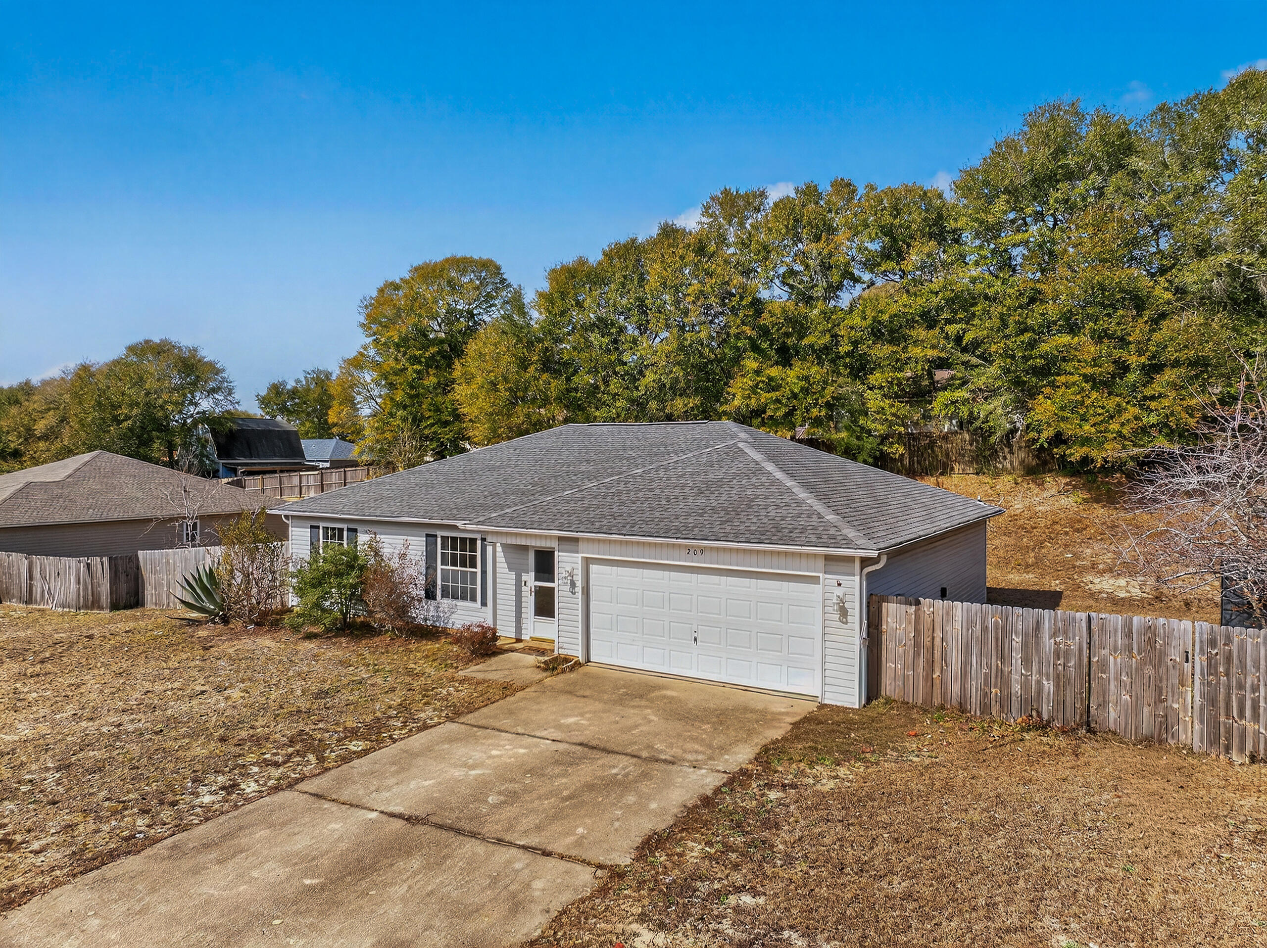 RIDGE CREST PH II LOT 17 BLK C - Residential