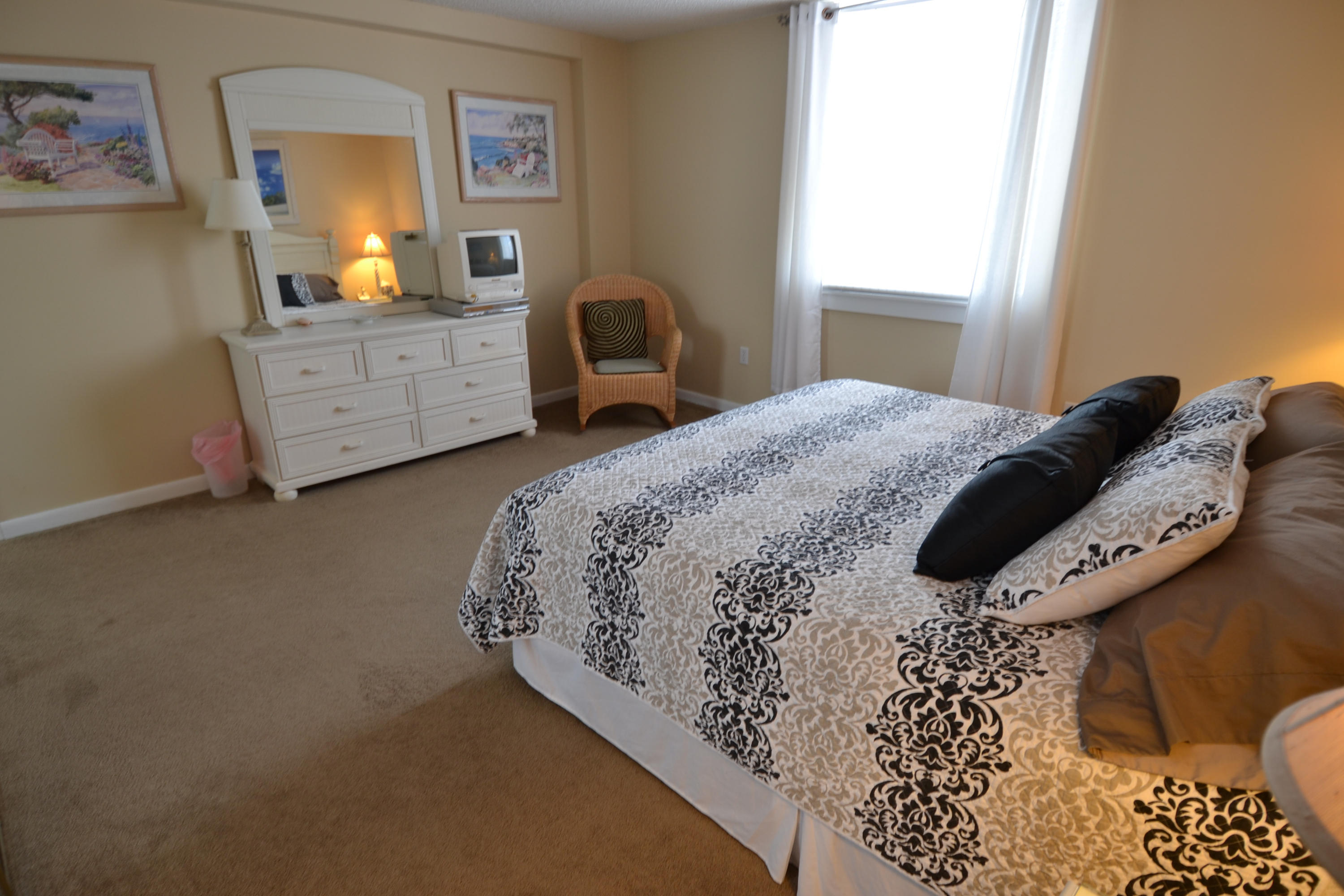 DOLPHIN POINT CONDO - Residential Lease