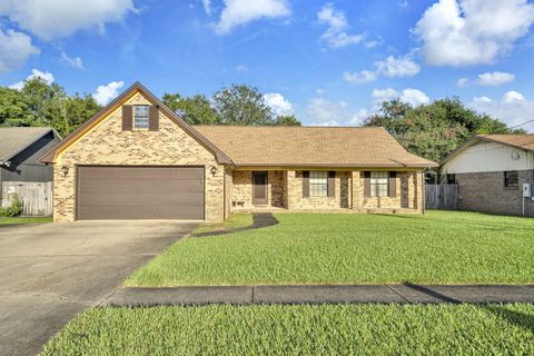 Photo of 392 Evergreen Circle, Destin, FL 32541 (MLS # 988536)