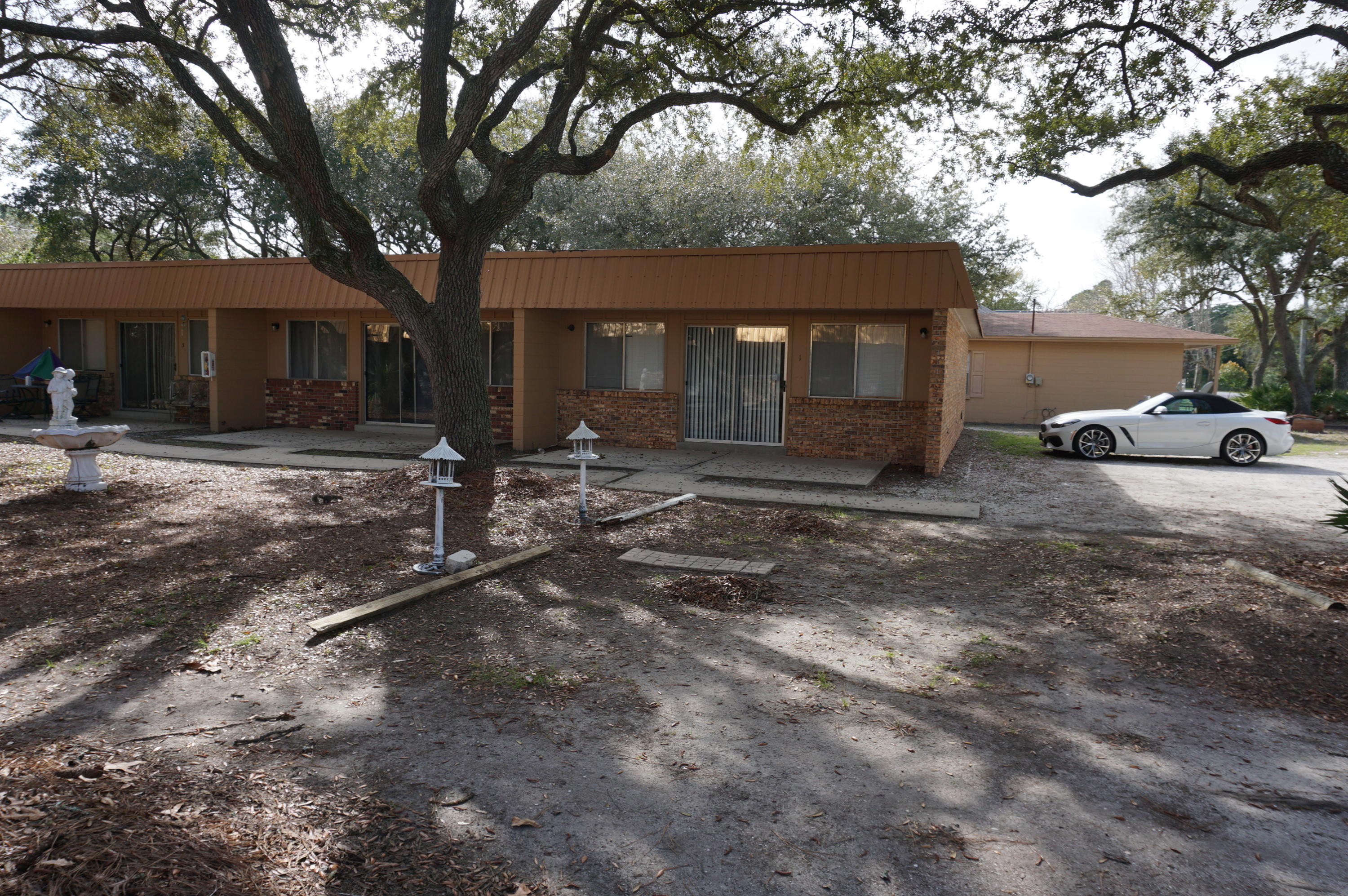 PORT DIXIE - Residential Lease