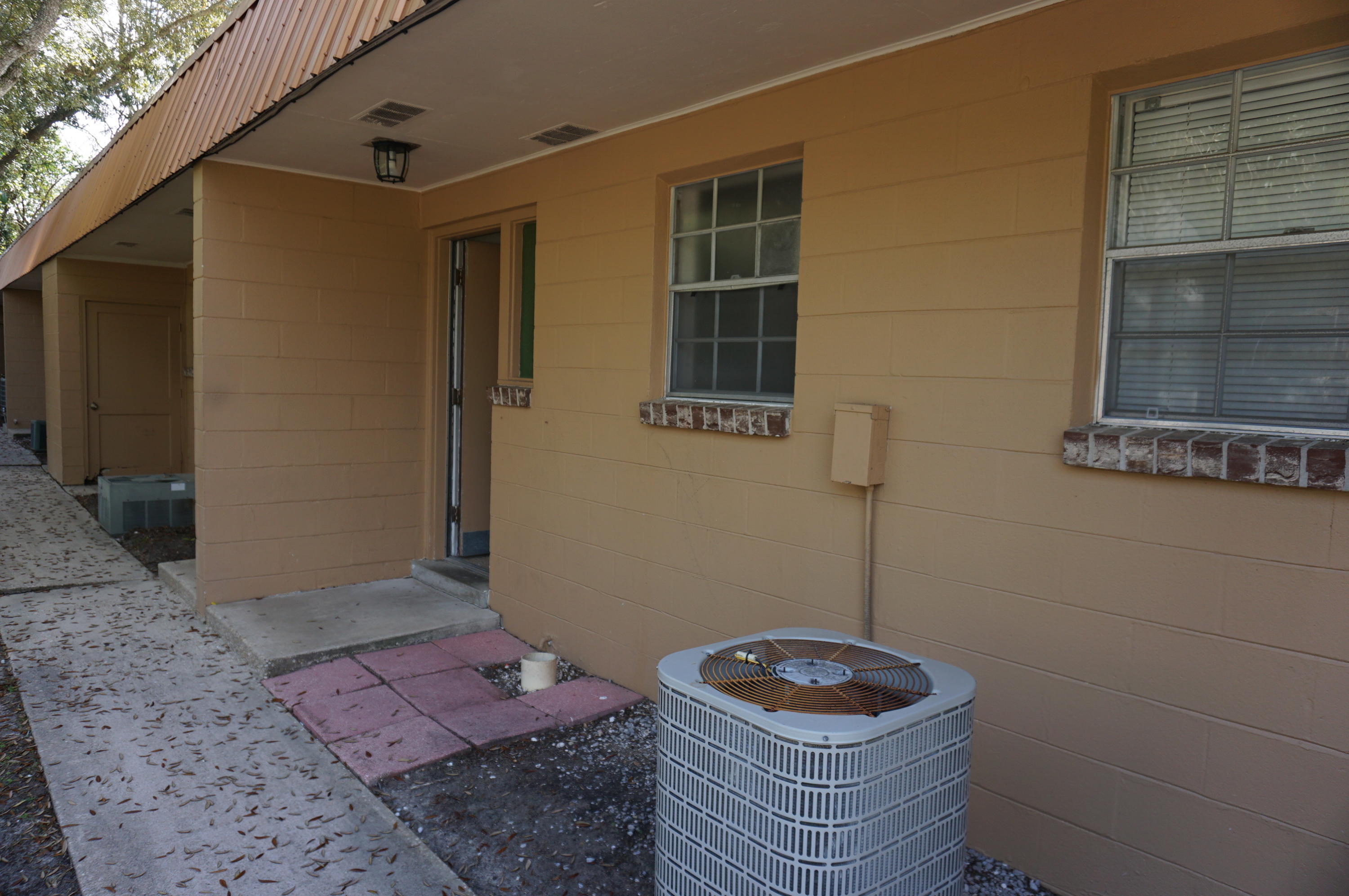 PORT DIXIE - Residential Lease