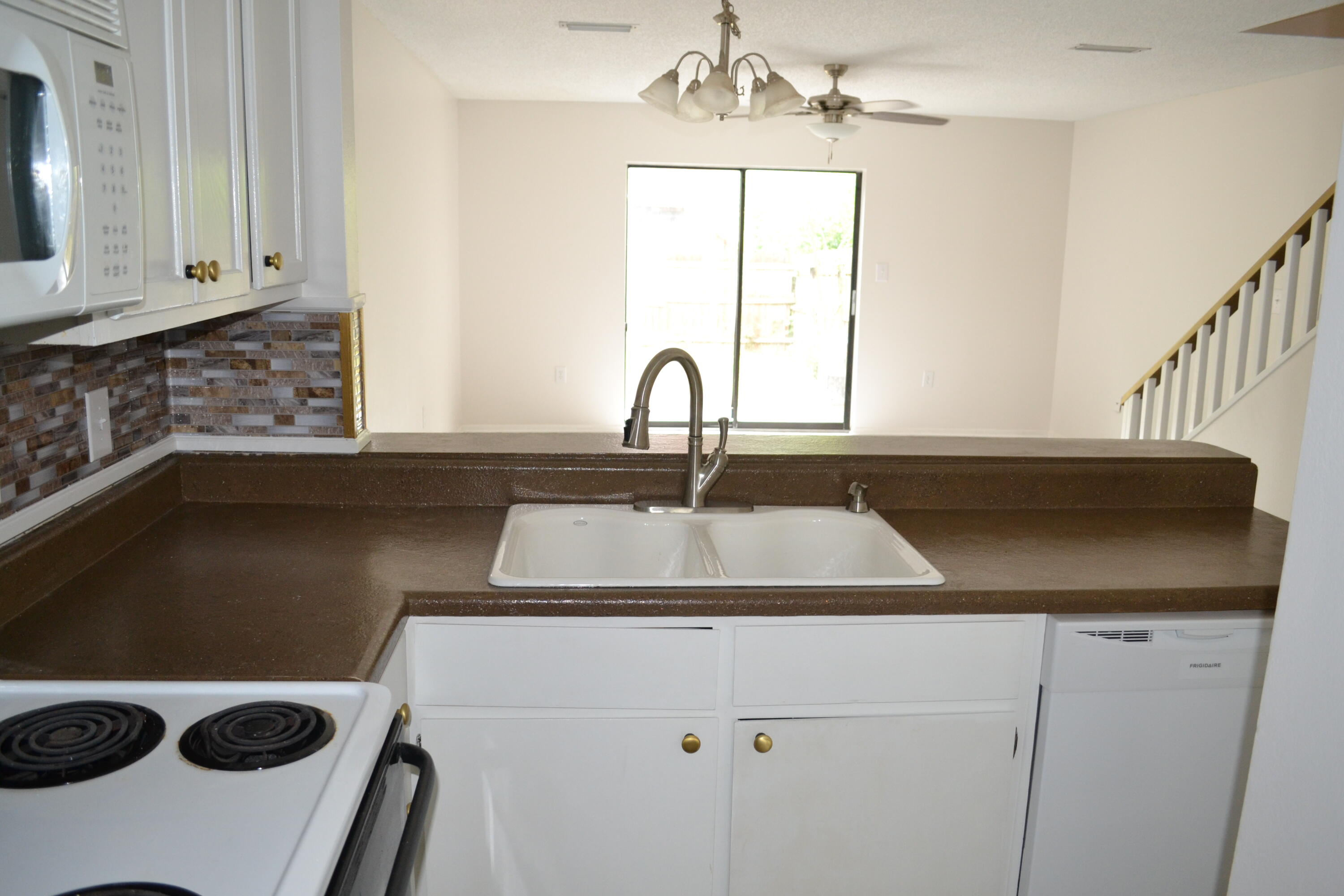 MONTAGE MANOR - Residential