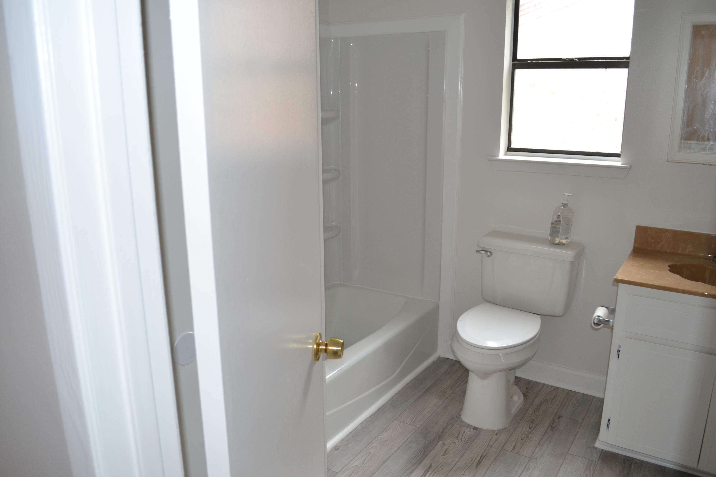 MONTAGE MANOR - Residential