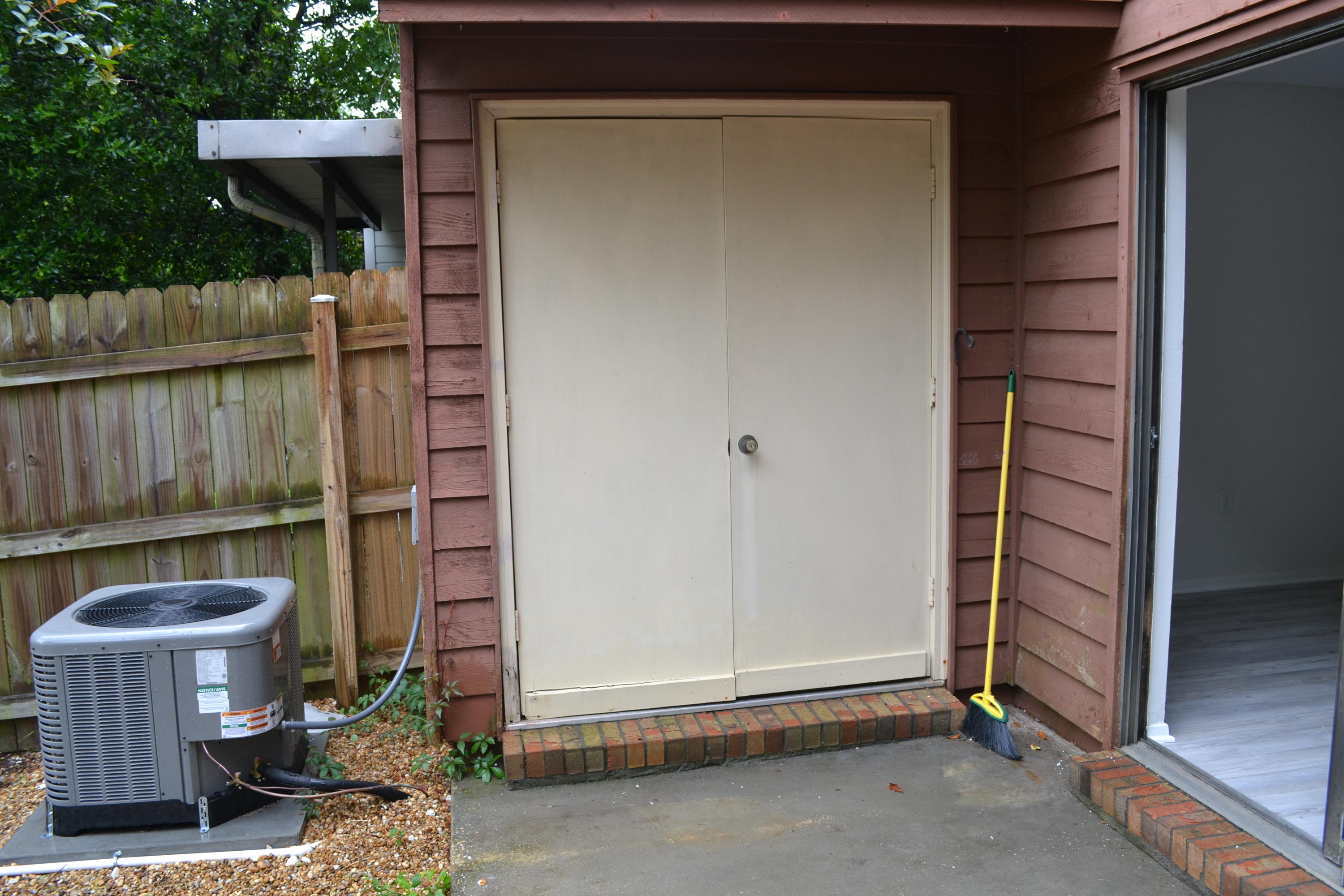 MONTAGE MANOR - Residential