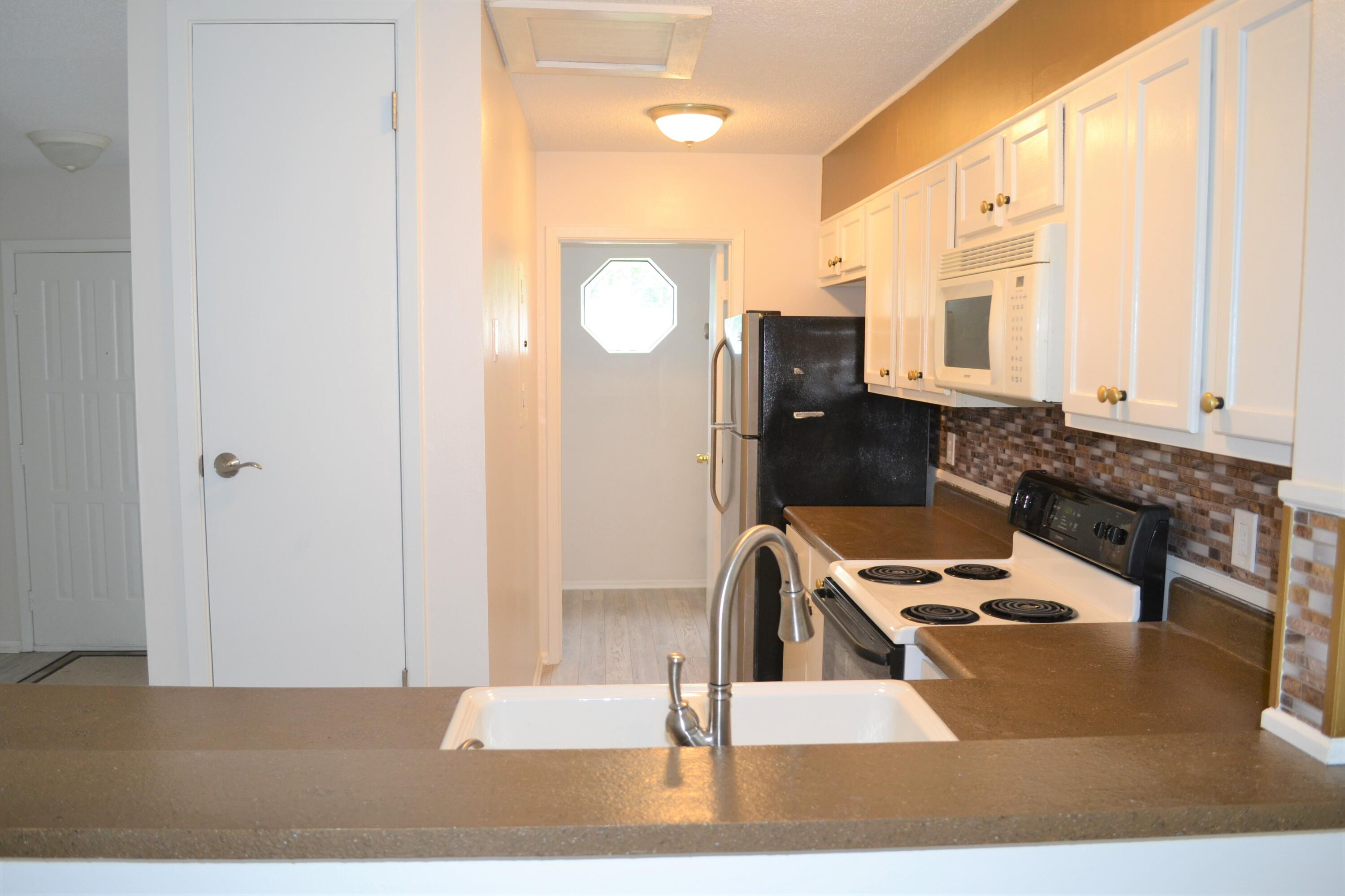 MONTAGE MANOR - Residential