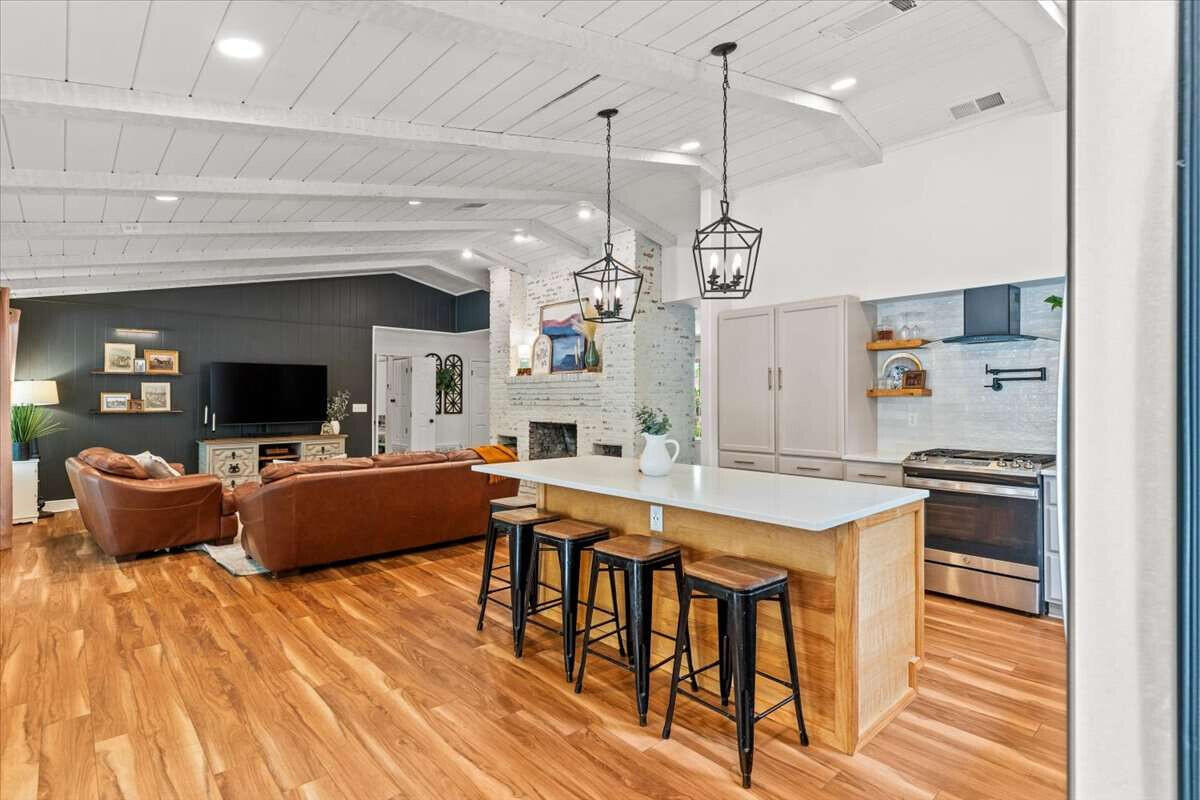 ROCKY BAYOU EST #4 - Residential