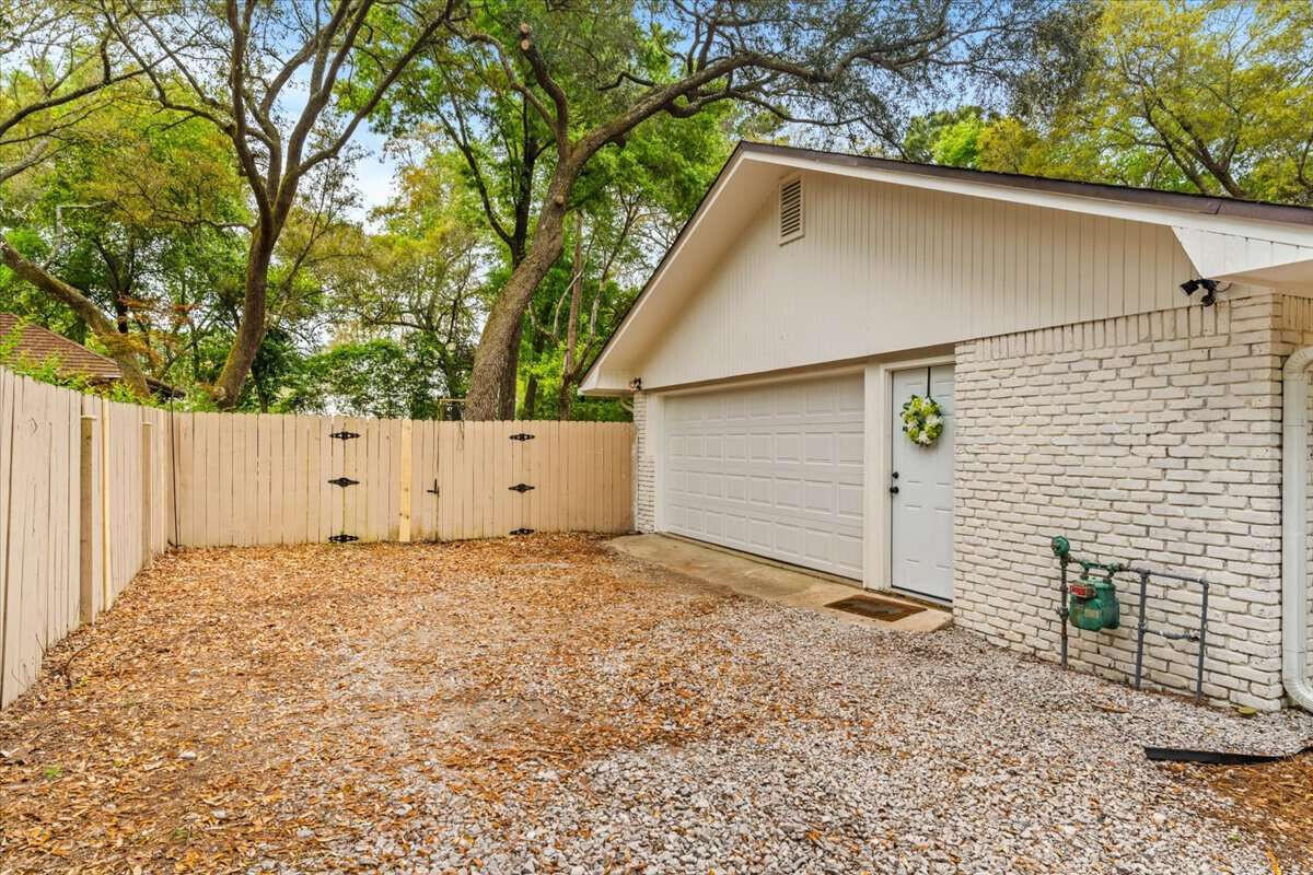 ROCKY BAYOU EST #4 - Residential