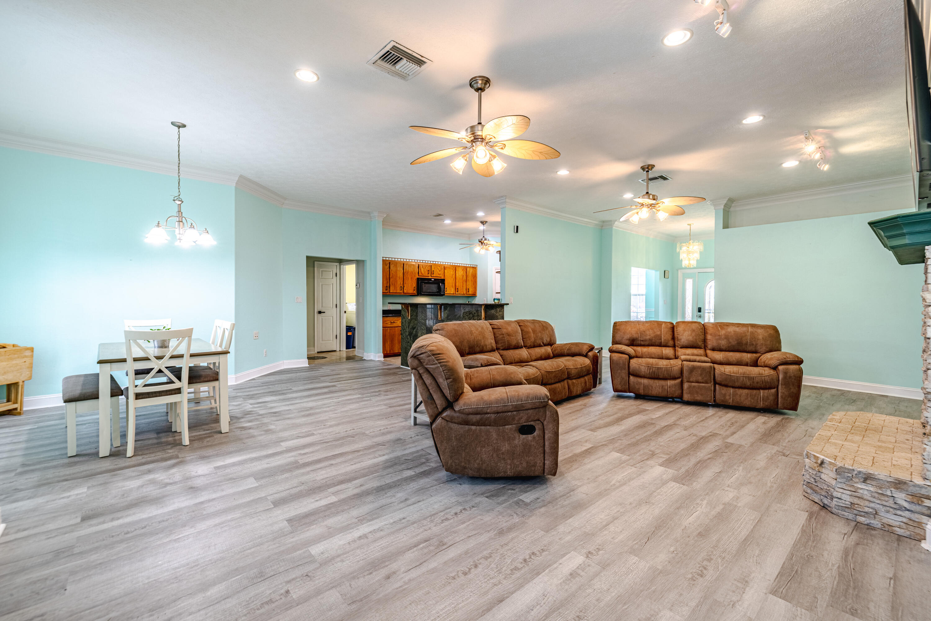 COLONY CLUB HARBOUR PH 1 - Residential