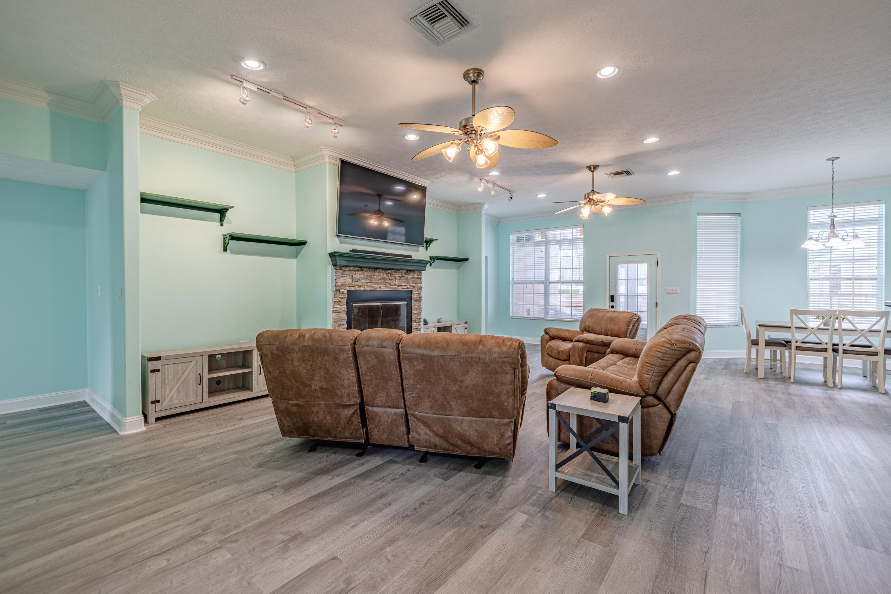 COLONY CLUB HARBOUR PH 1 - Residential