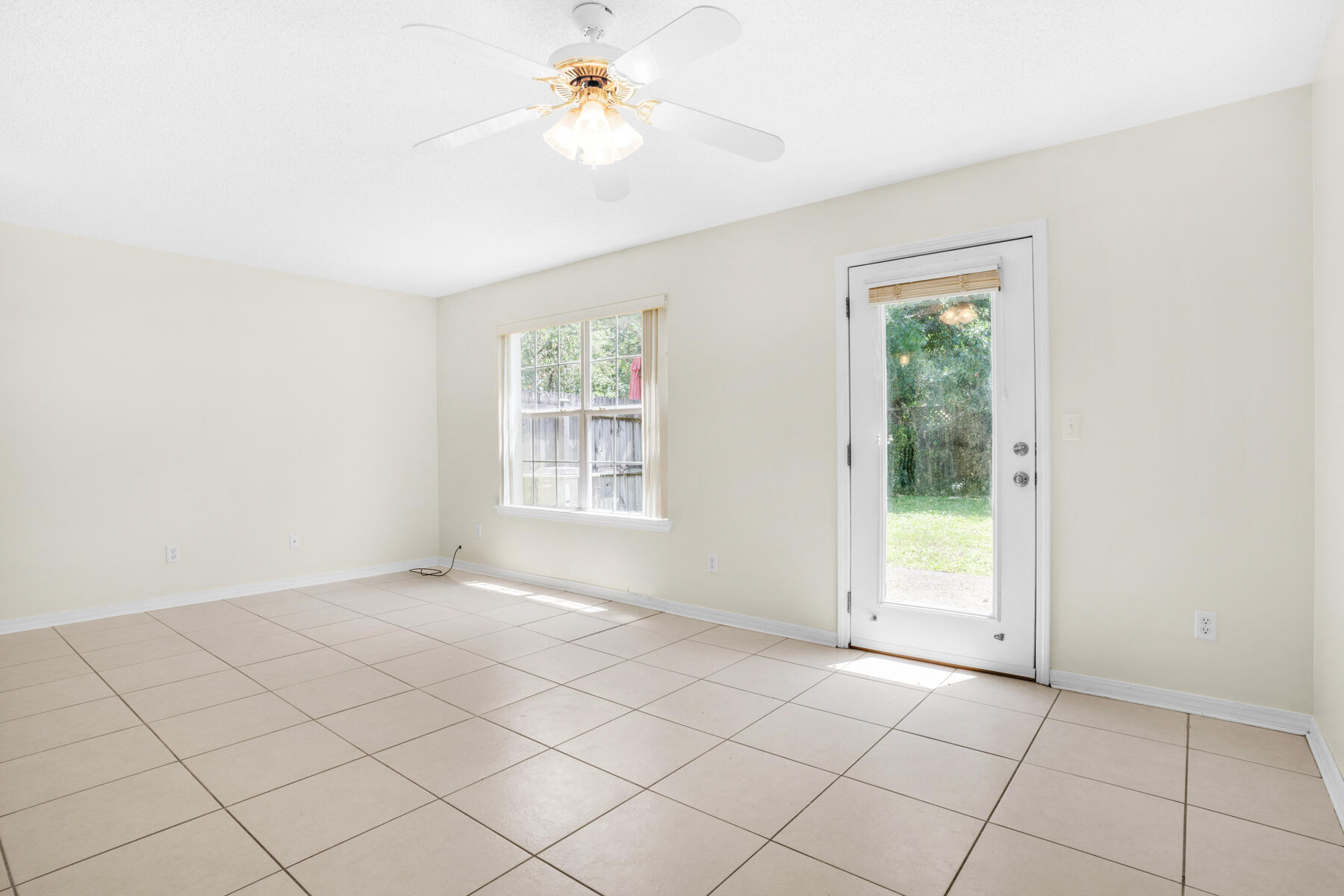 ADASHAN GARDYNS - Residential