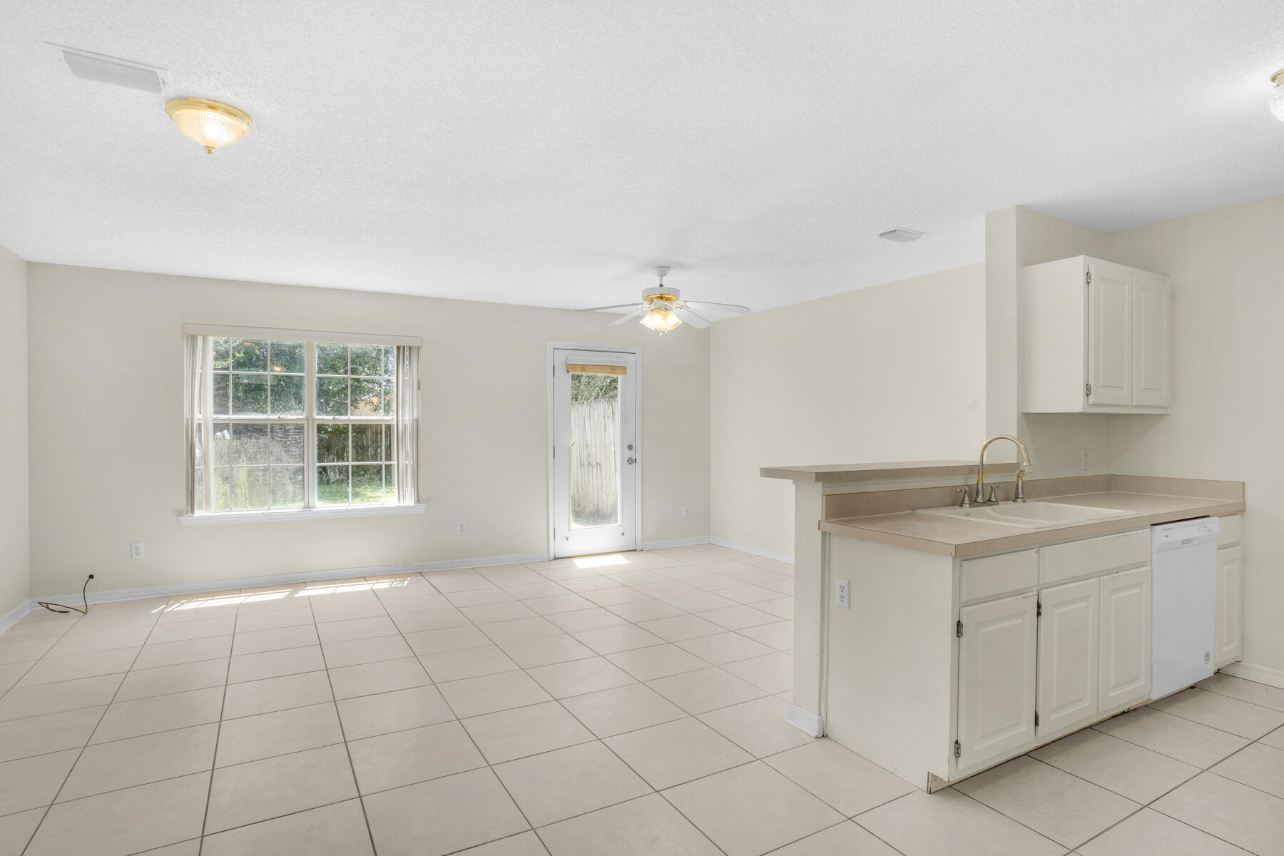 ADASHAN GARDYNS - Residential