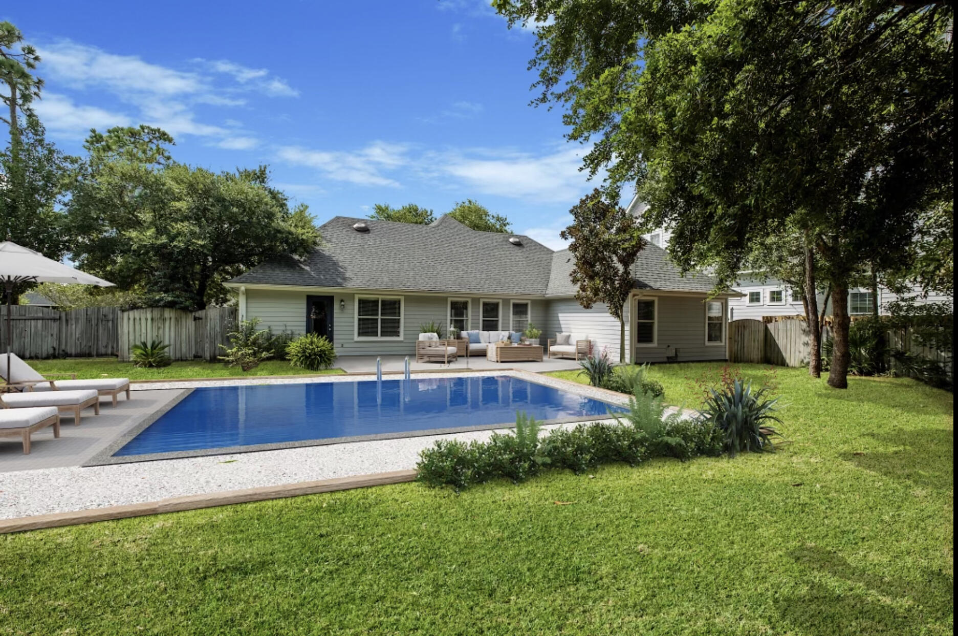 PELICAN BAY - Residential