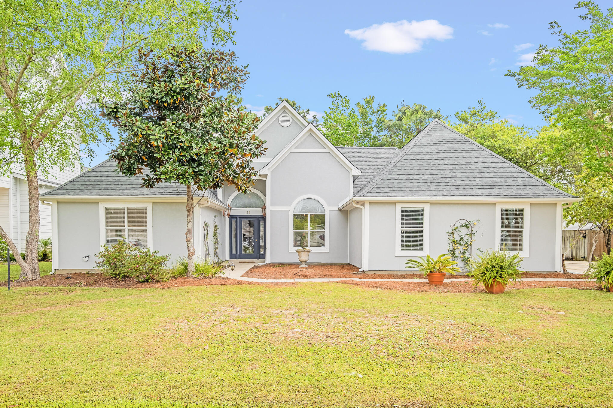 PELICAN BAY - Residential