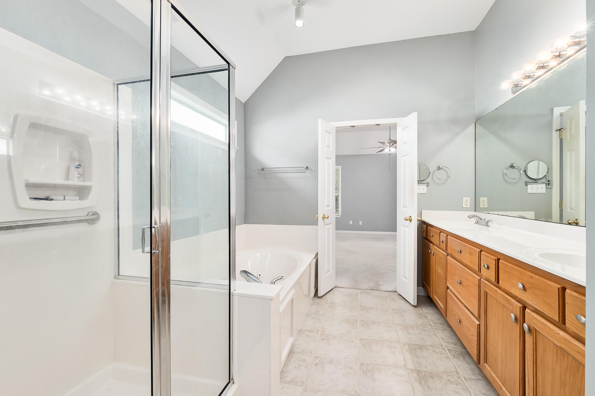 PELICAN BAY - Residential