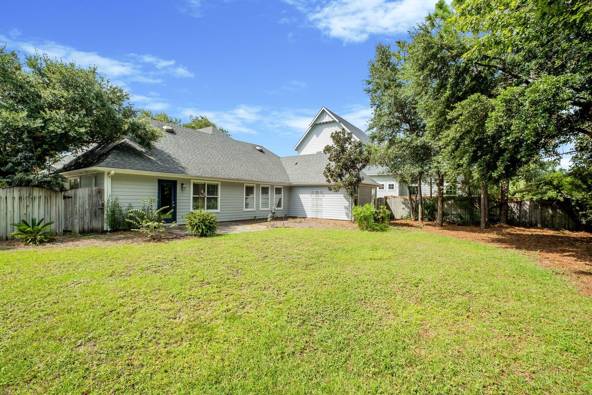 PELICAN BAY - Residential