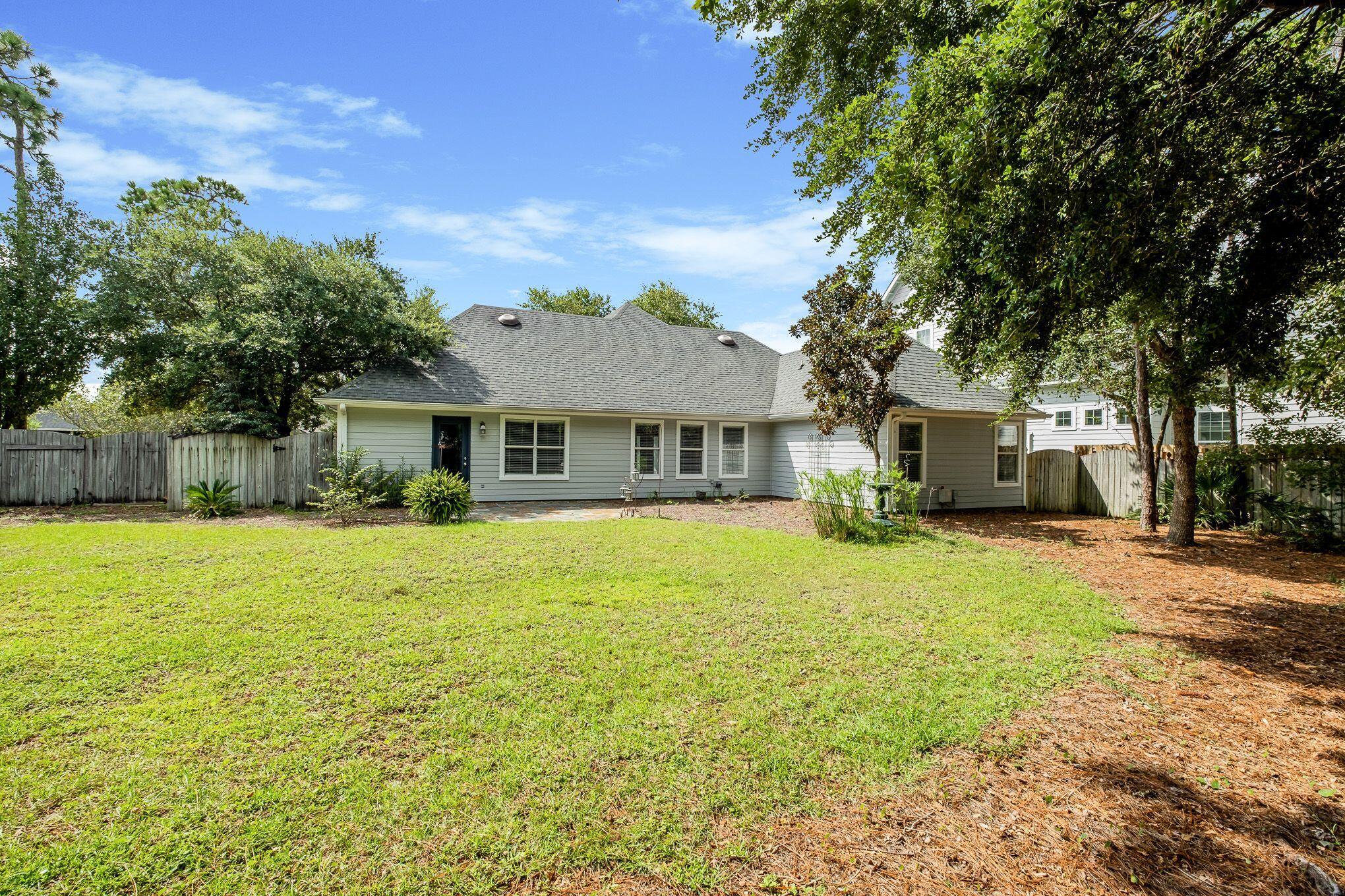 PELICAN BAY - Residential