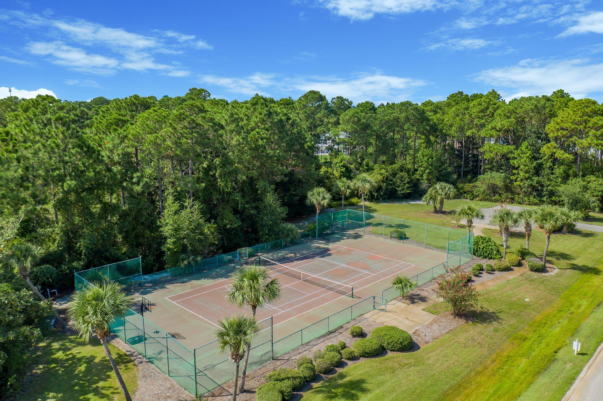 PELICAN BAY - Residential