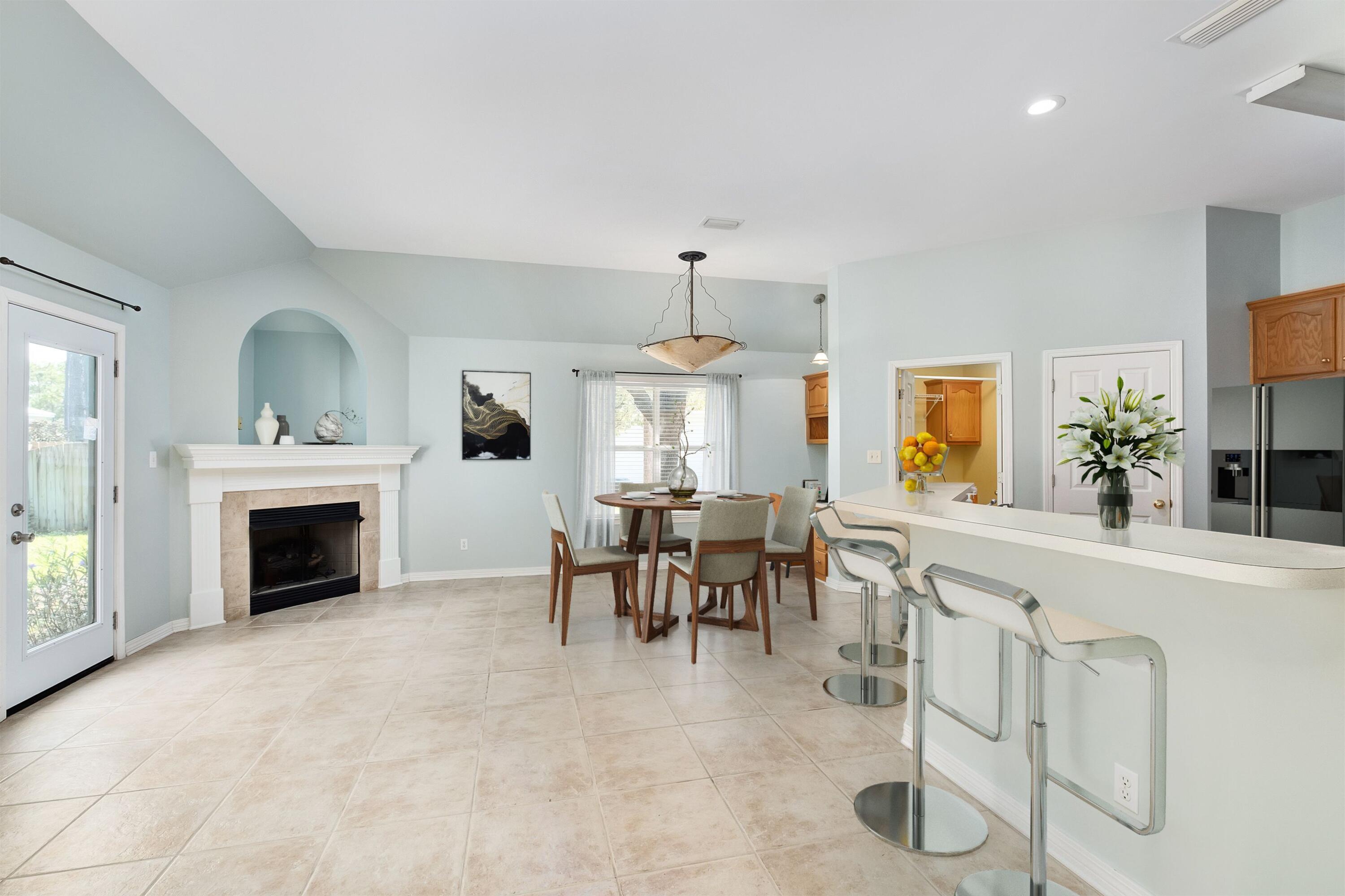 PELICAN BAY - Residential