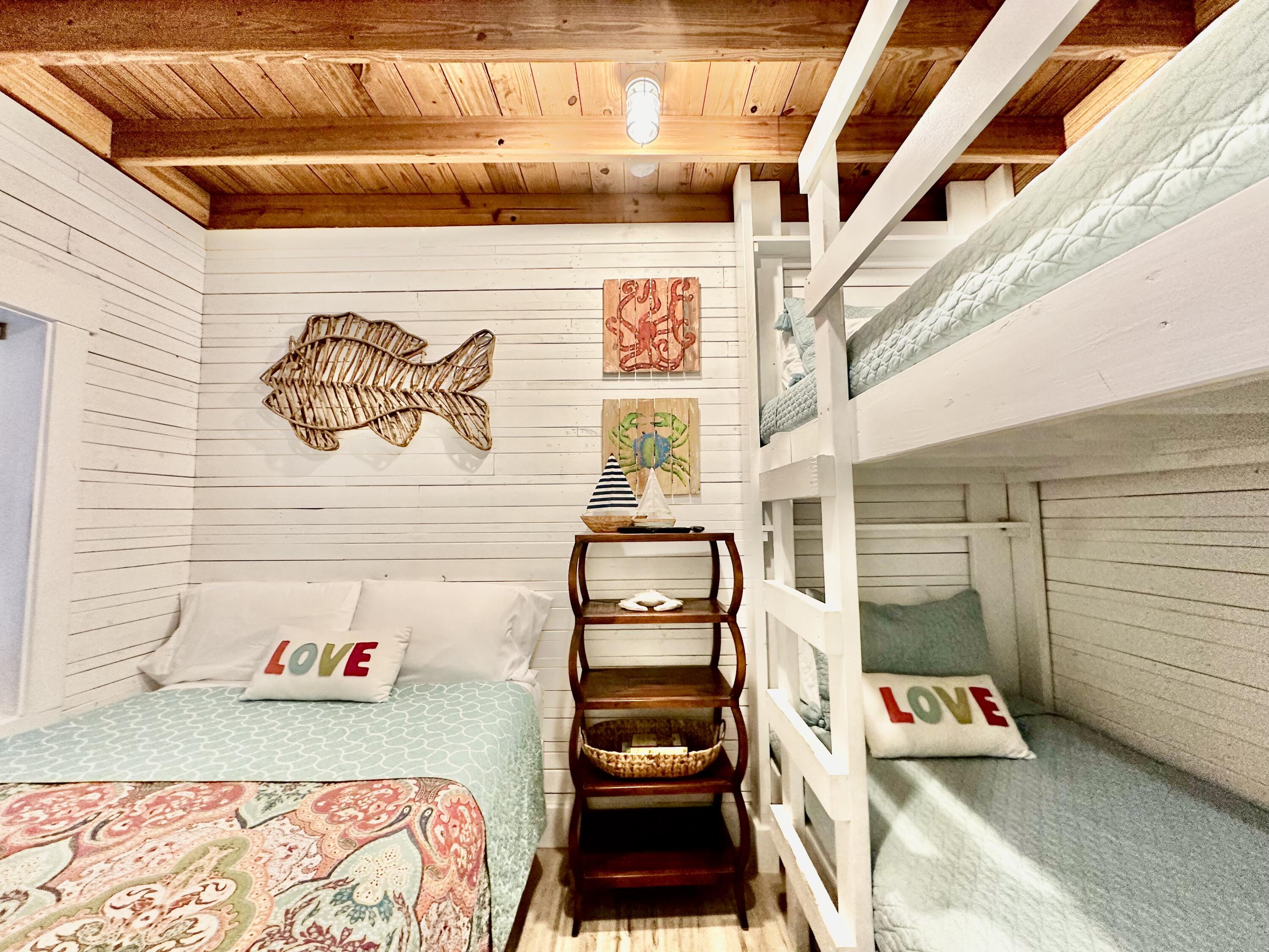 LAGUNA BEACH - Residential