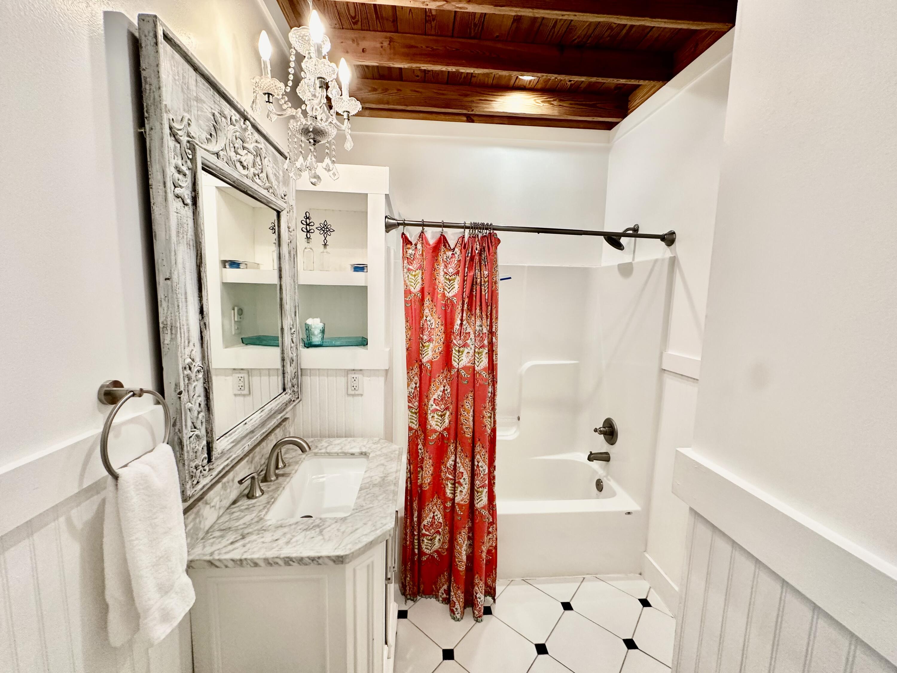 LAGUNA BEACH - Residential