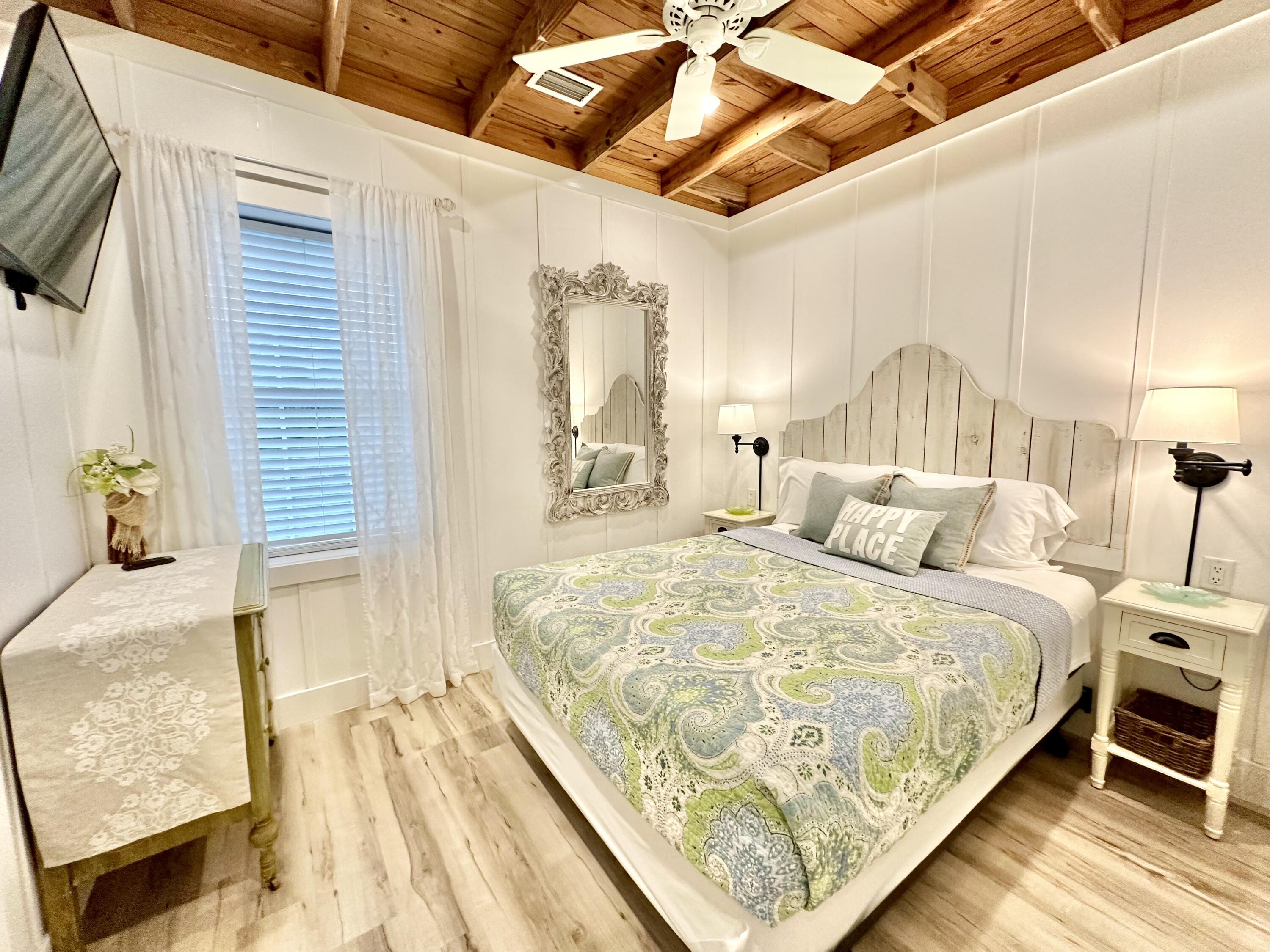 LAGUNA BEACH - Residential